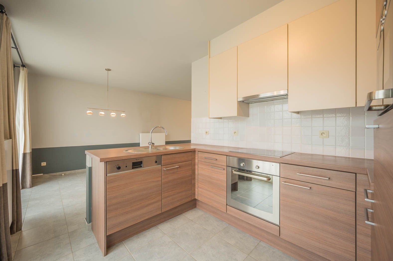 Recente driegevel in uiterst aangename woonwijk. foto 9