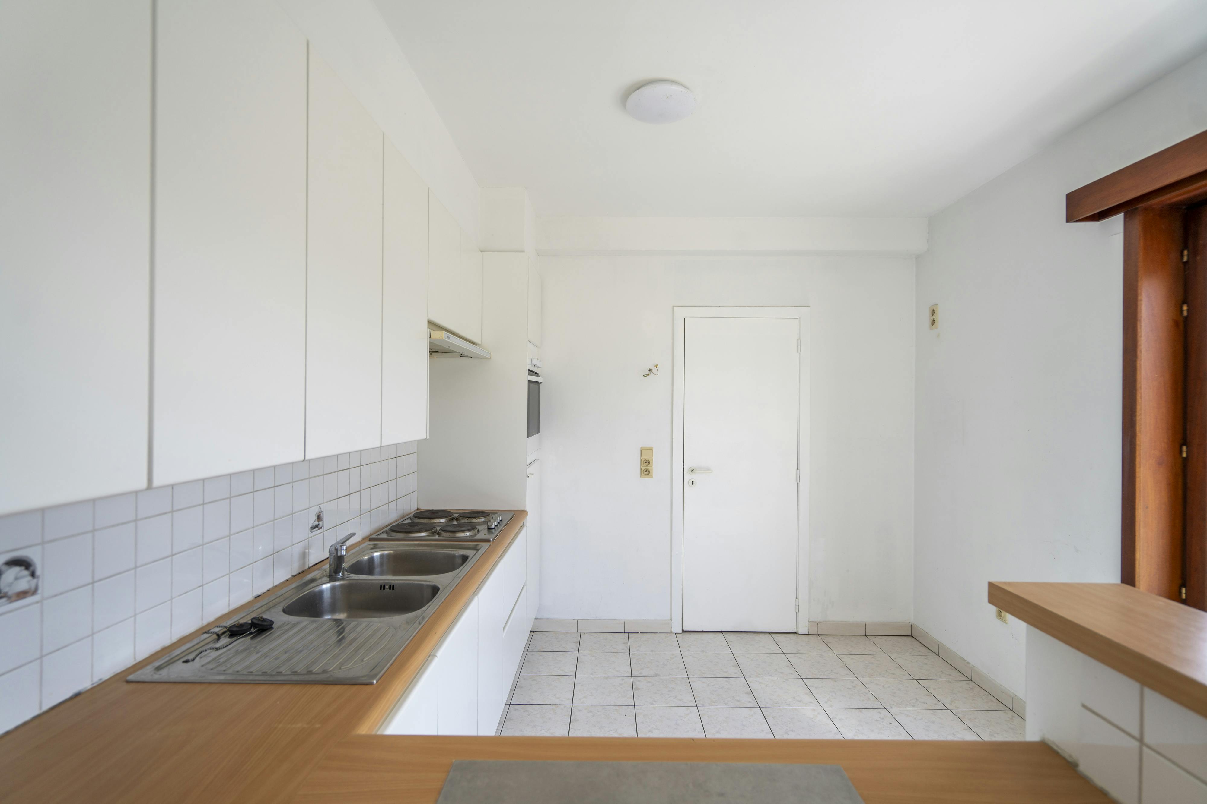 Ruim 3-slaapkamer-appartement met centrale ligging te koop in Kortrijk foto 7