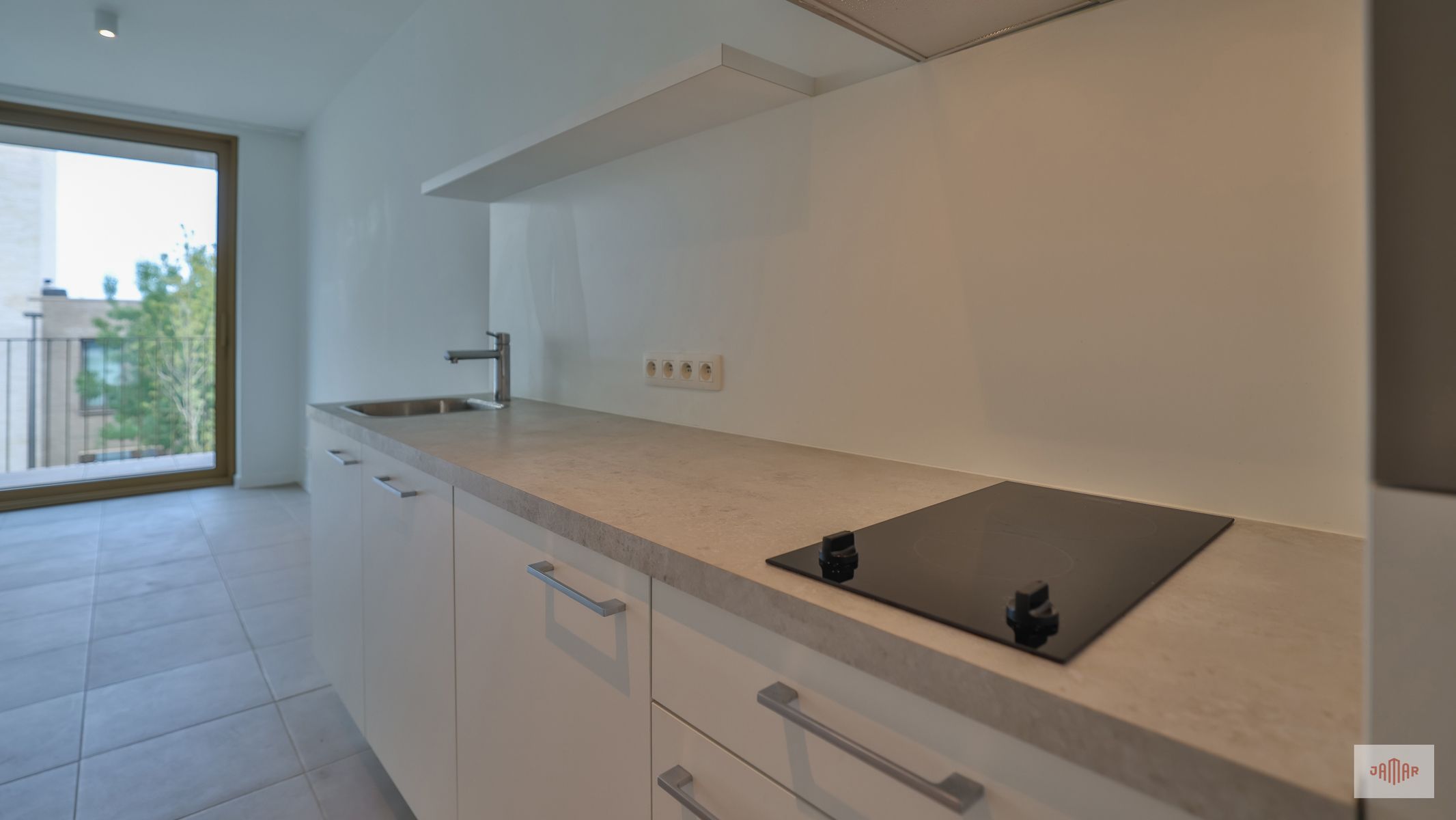 Doorzonstudio in Funky-Left met voorzieningen! foto 5