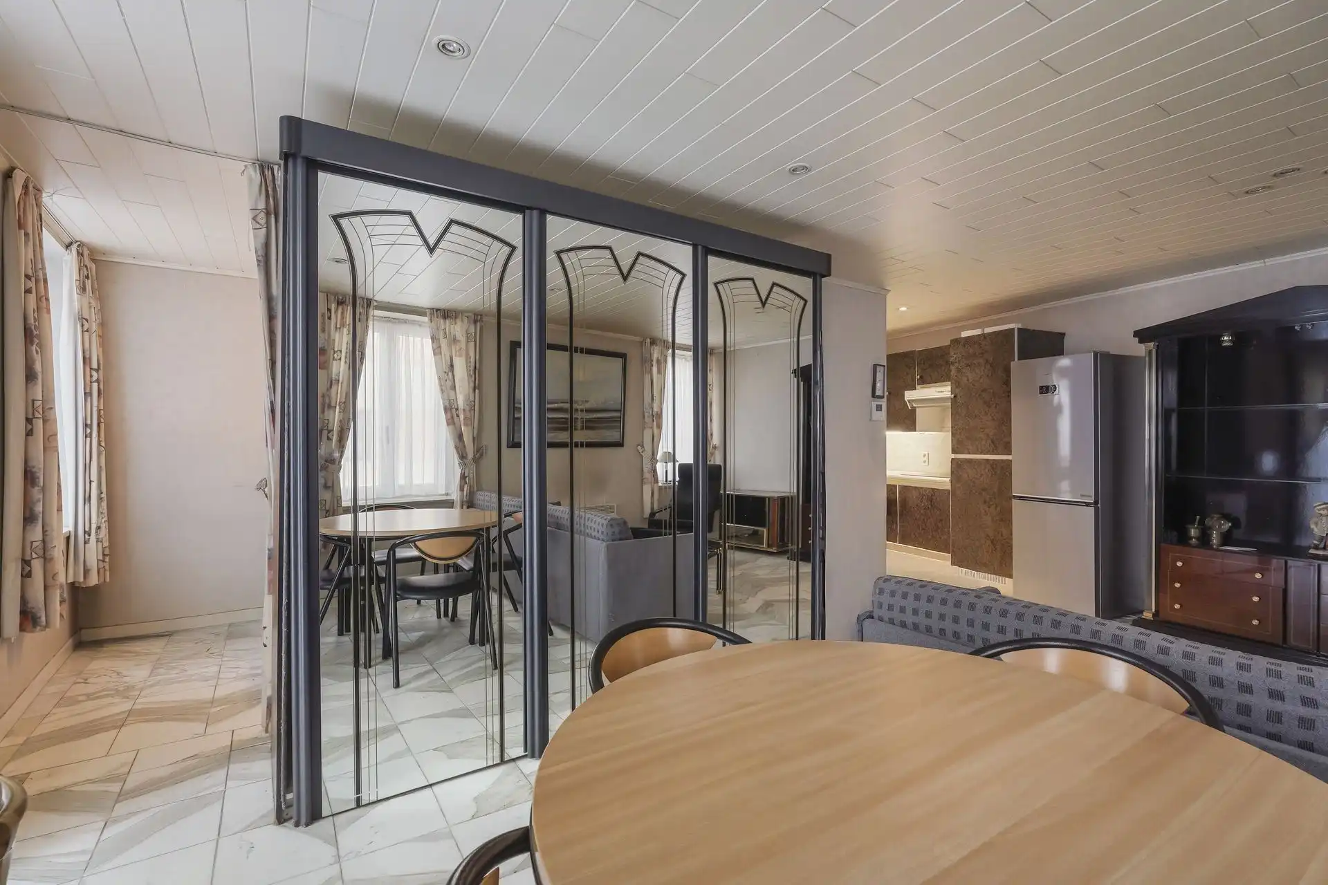 SLAAPHOEK / CENTRALE LIGGING foto 8