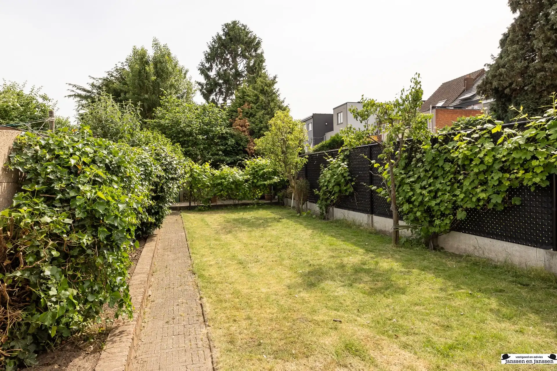 Te renoveren woning met 6à8 slaapkamers, garage en tuin! foto 25