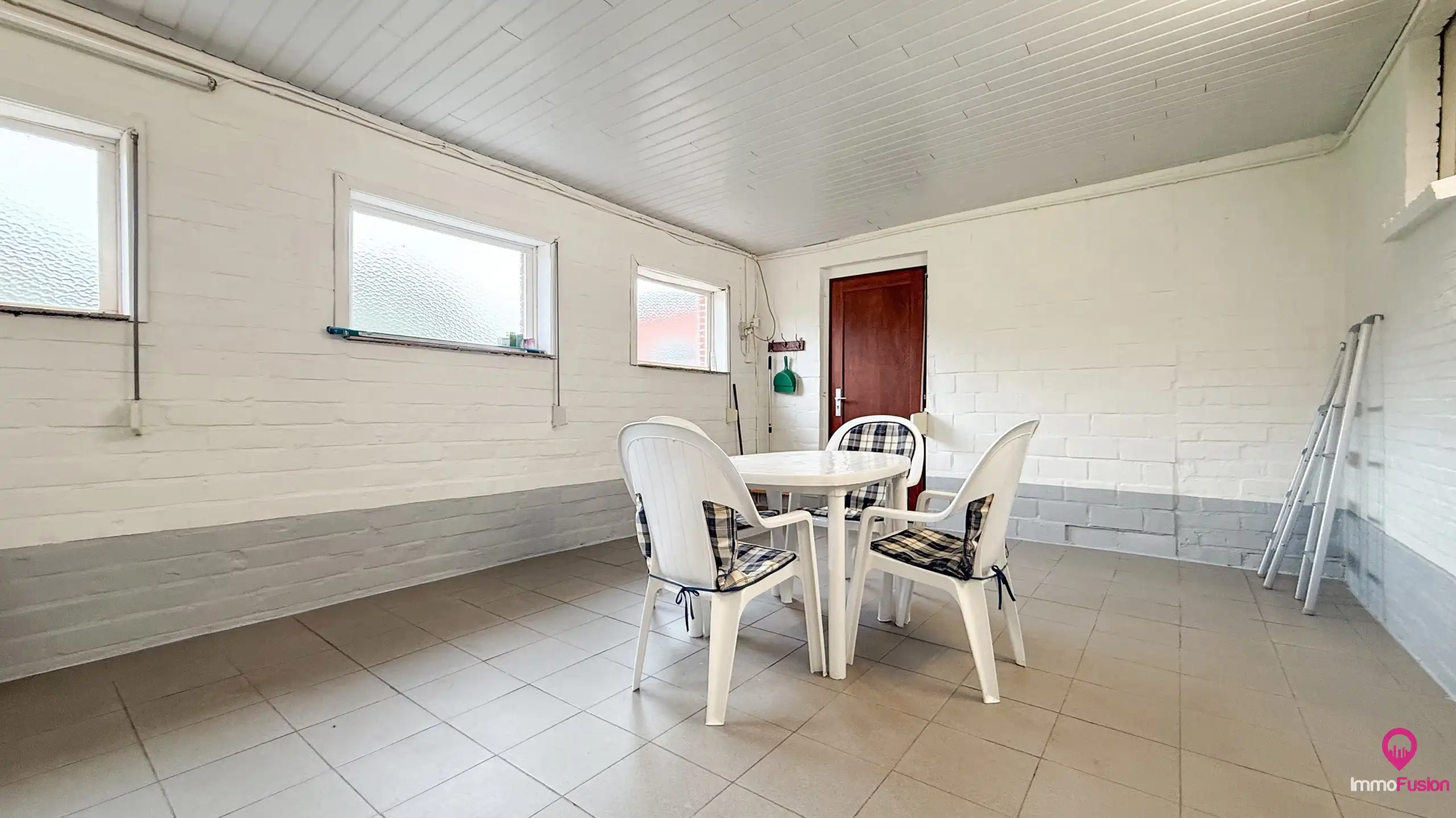 Ruime woning met 3 slaapkamers en zeer breed perceel! foto 18