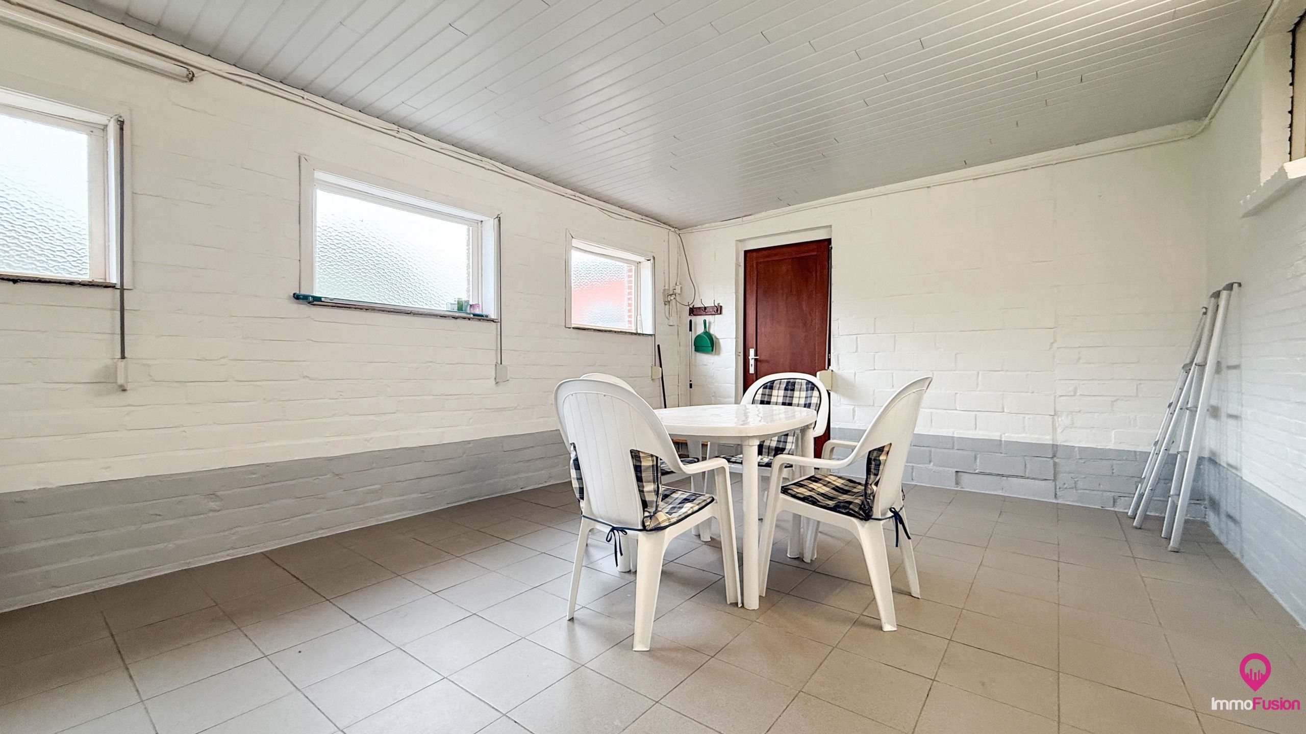 Ruime woning met 3 slaapkamers en zeer breed perceel! foto 18