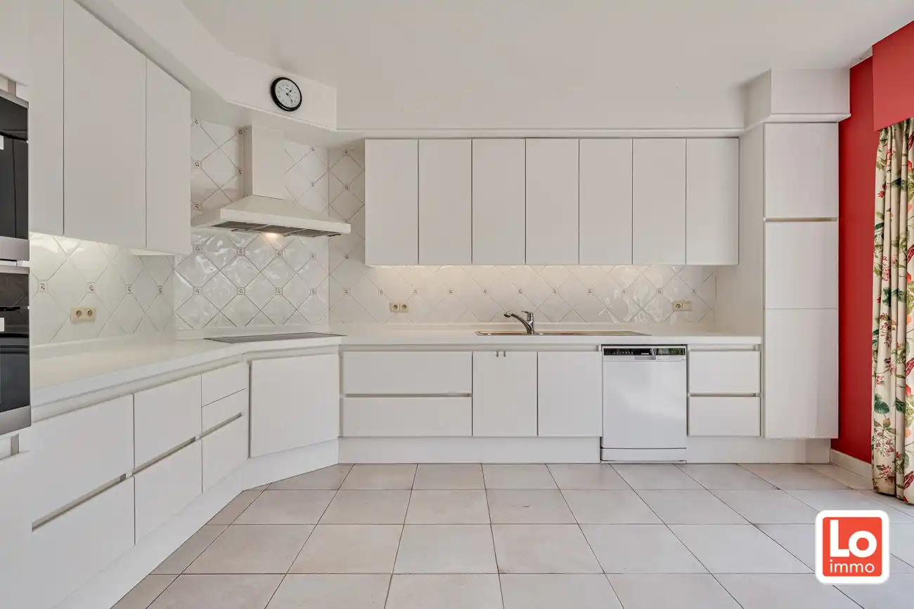 Degelijke open (kangoeroe)woning met inpandige garage en gezellige zuidwest georiënteerde tuin op een rustige locatie nabij het centrum van Lochristi! foto 10