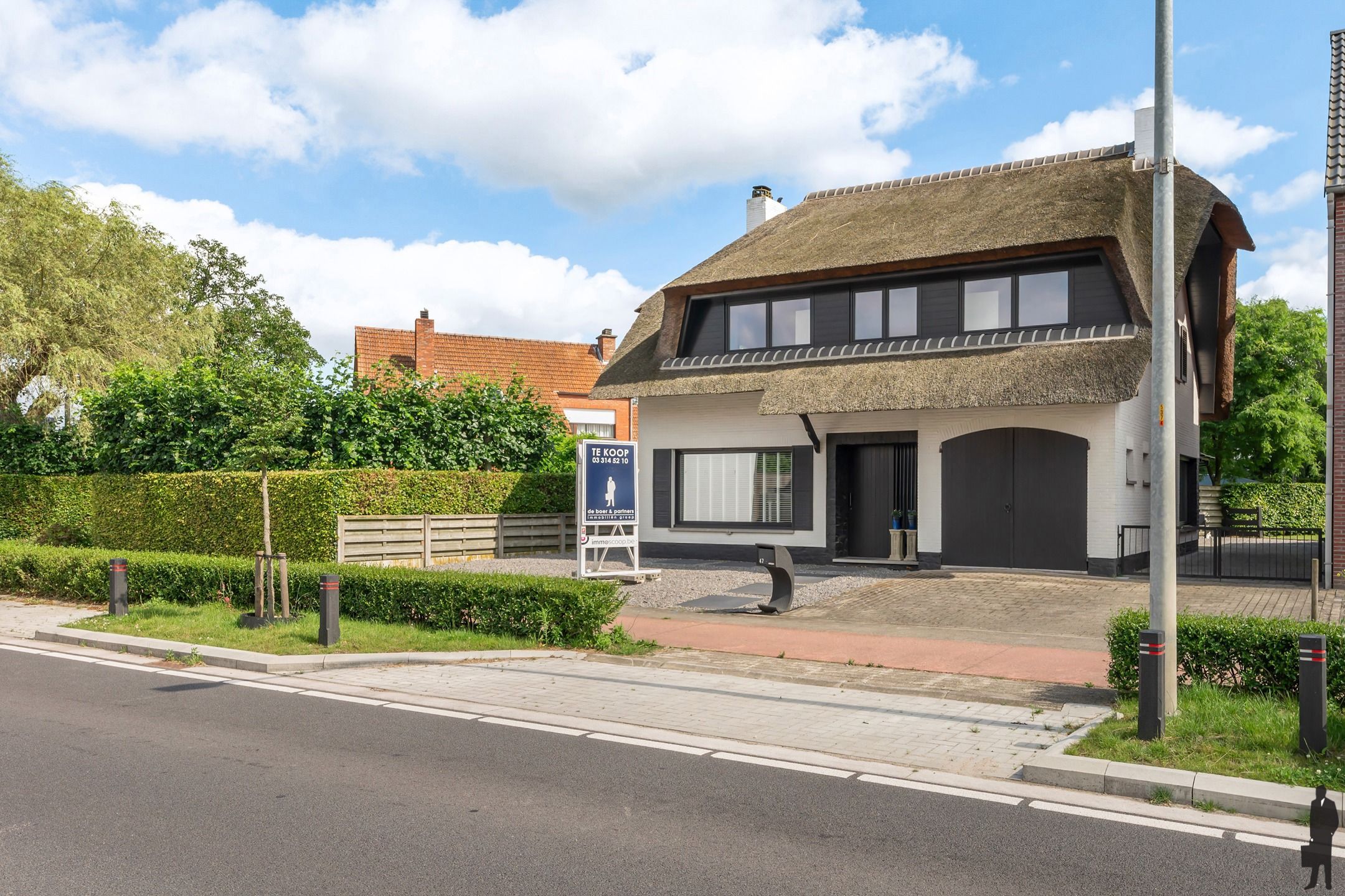 Tijdloze, vrijstaande woning met 4 slpk. gelegen in het centrum van Wortel - Hoogstraten. foto 2