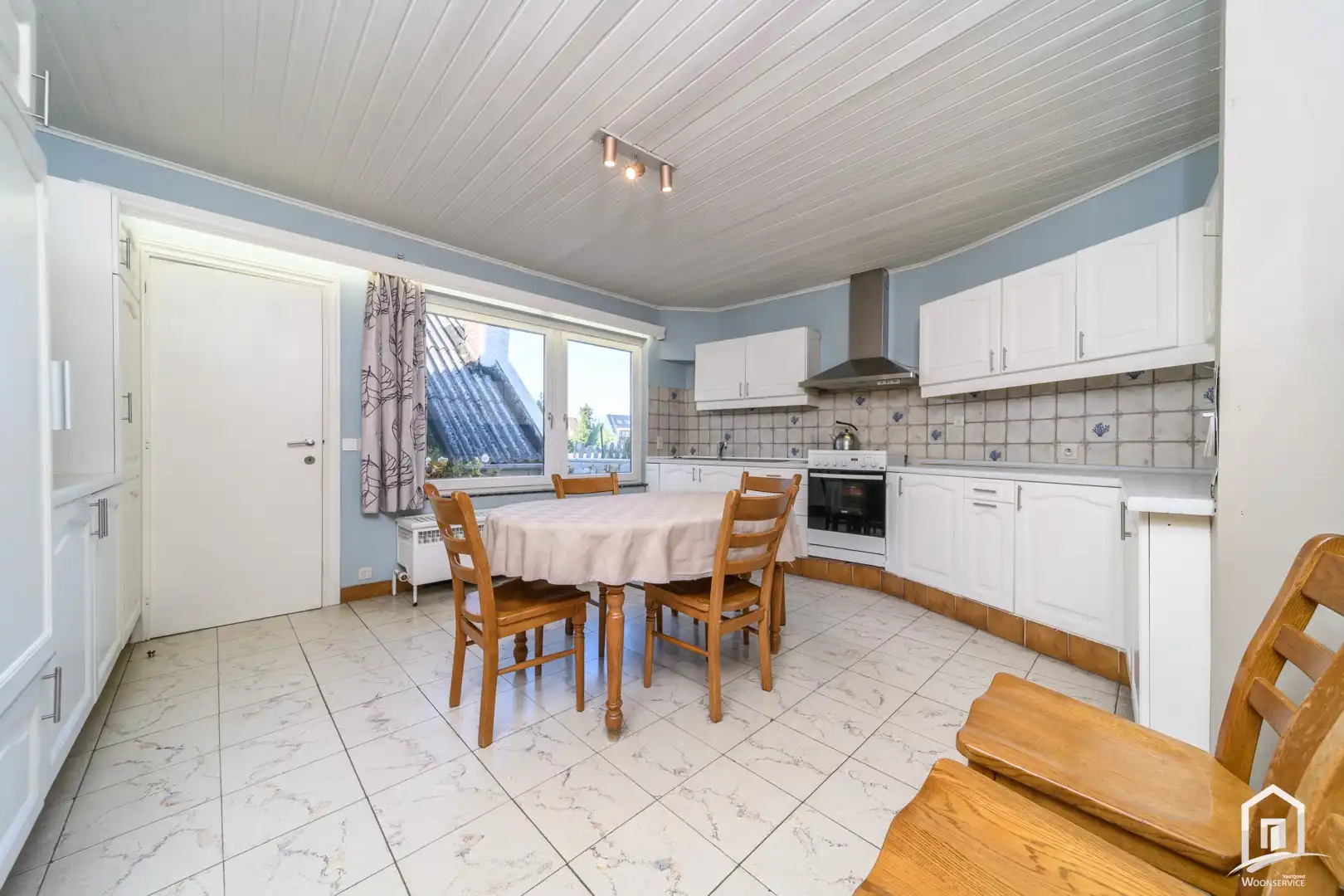 Multifunctionele woning met ruime garage foto 12