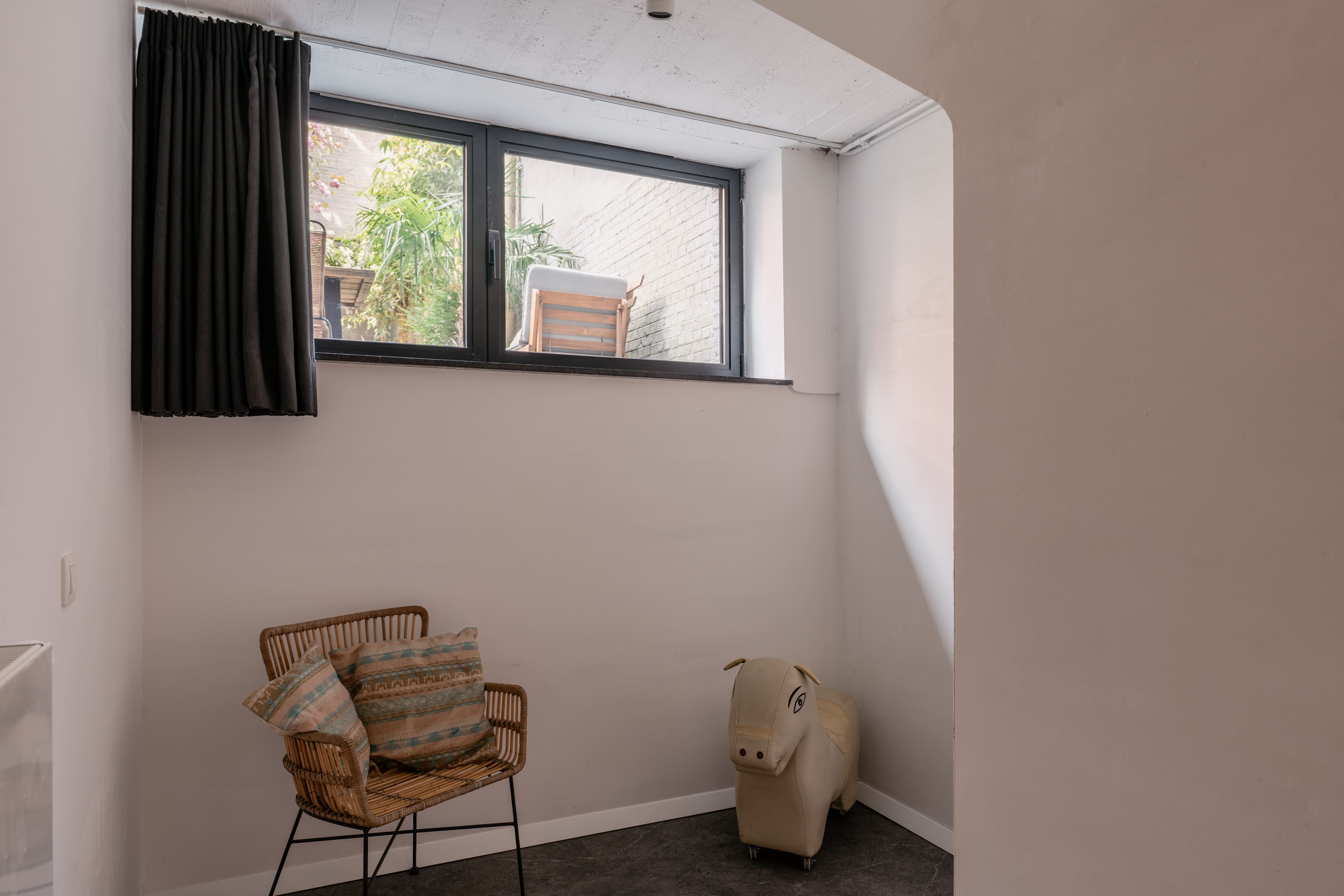In OPTION by George: een loft met tuin waarin de Japanse kerselaar al even intens floreert als de buurt foto 16
