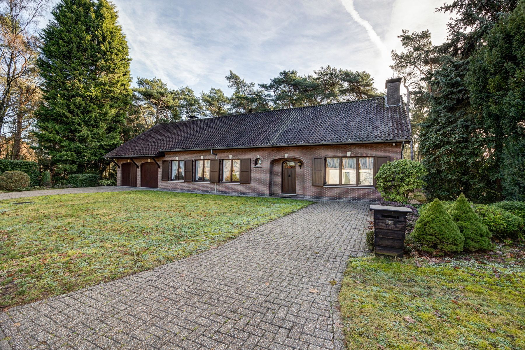 Hoofdfoto van de publicatie: Laagbouwvilla met 3 slaapkamers op perceel grond van 1.831m². Zuidoost georiënteerd. 