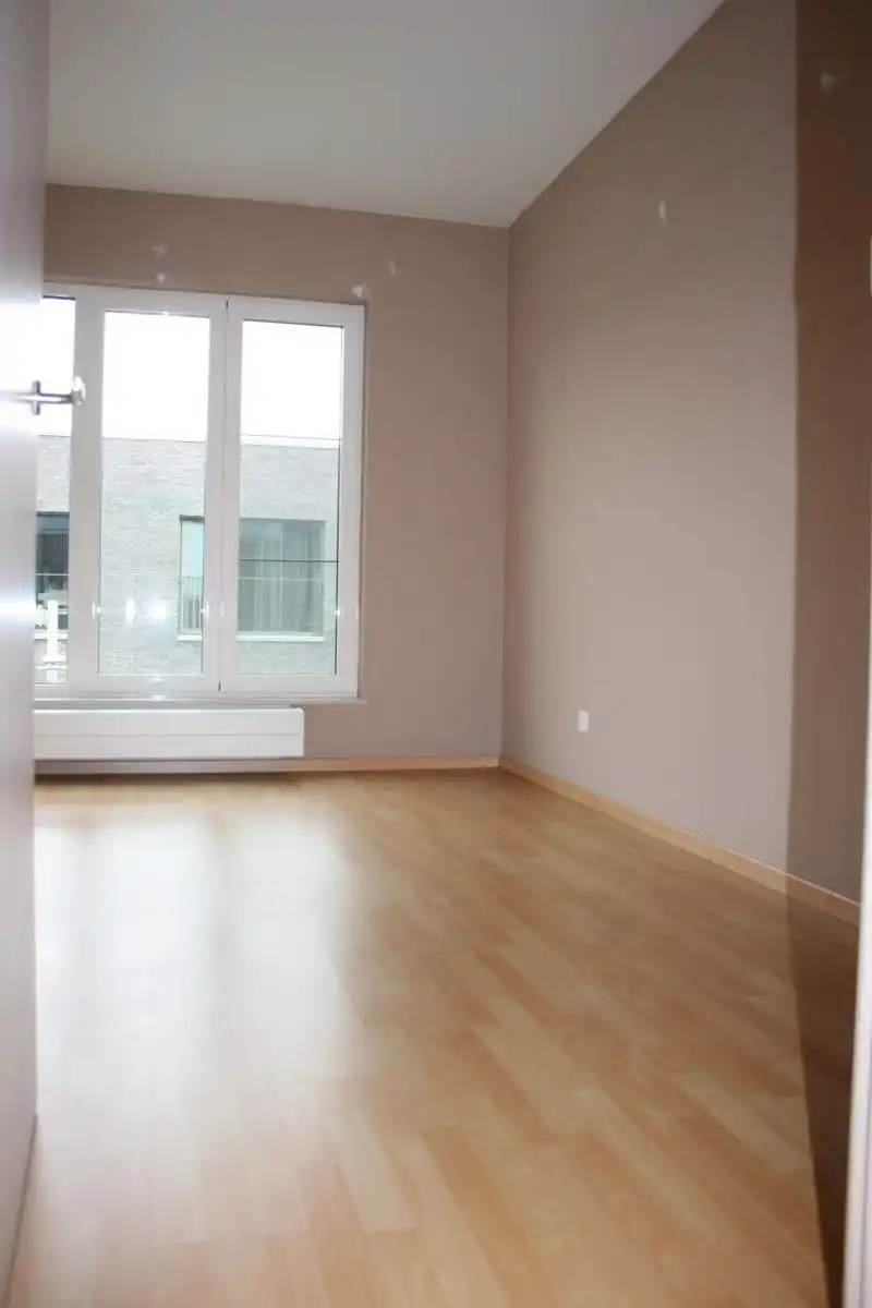 Appartement met terras, lift en garage in het centrum van Lommel. foto 4