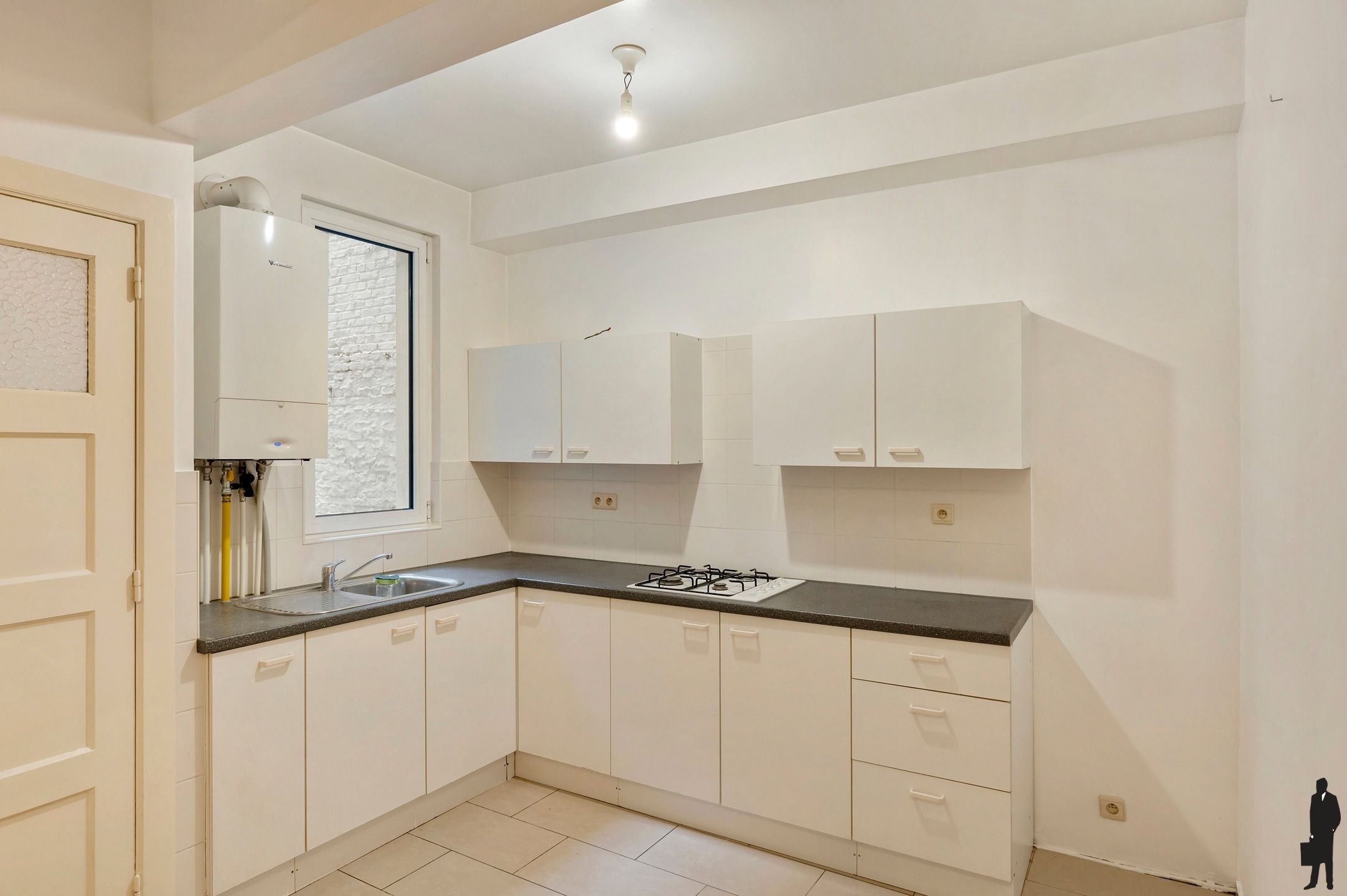 Lichtrijk commercieel gelijkvloers op toplocatie. foto 6