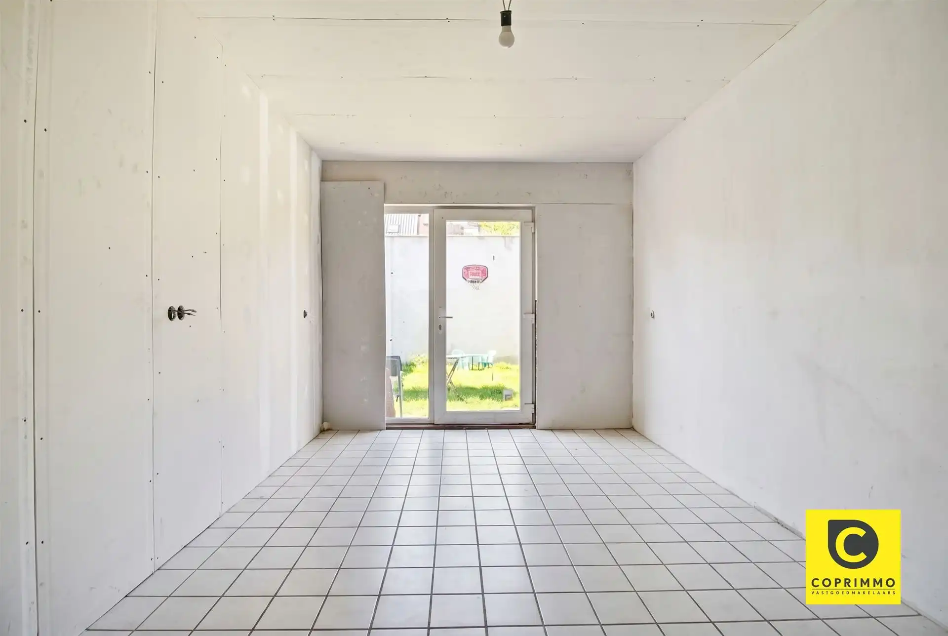 Woning: 4 slk + magazijn foto 9
