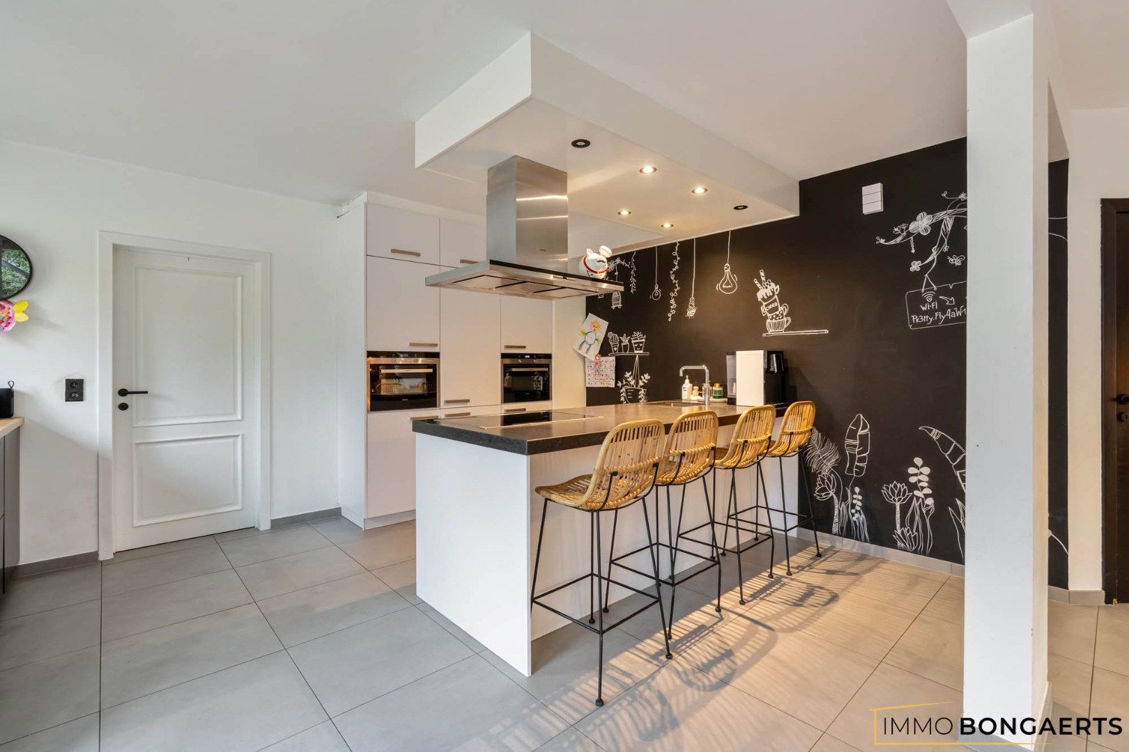 Ruime woning met 5 slaapkamers foto 7