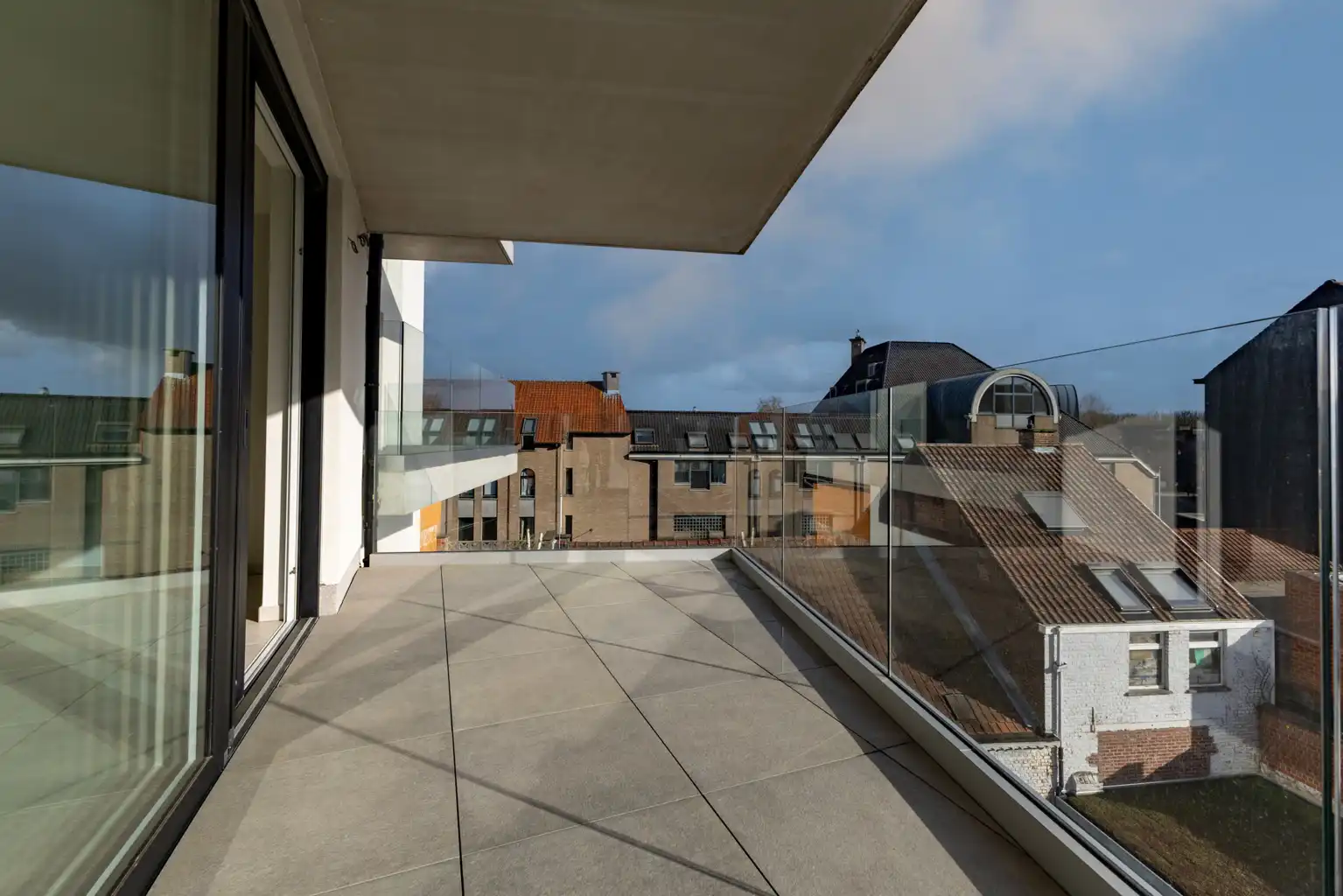 Nieuwbouwappartement met 2 slpks, bureau, kelder en terras foto 14