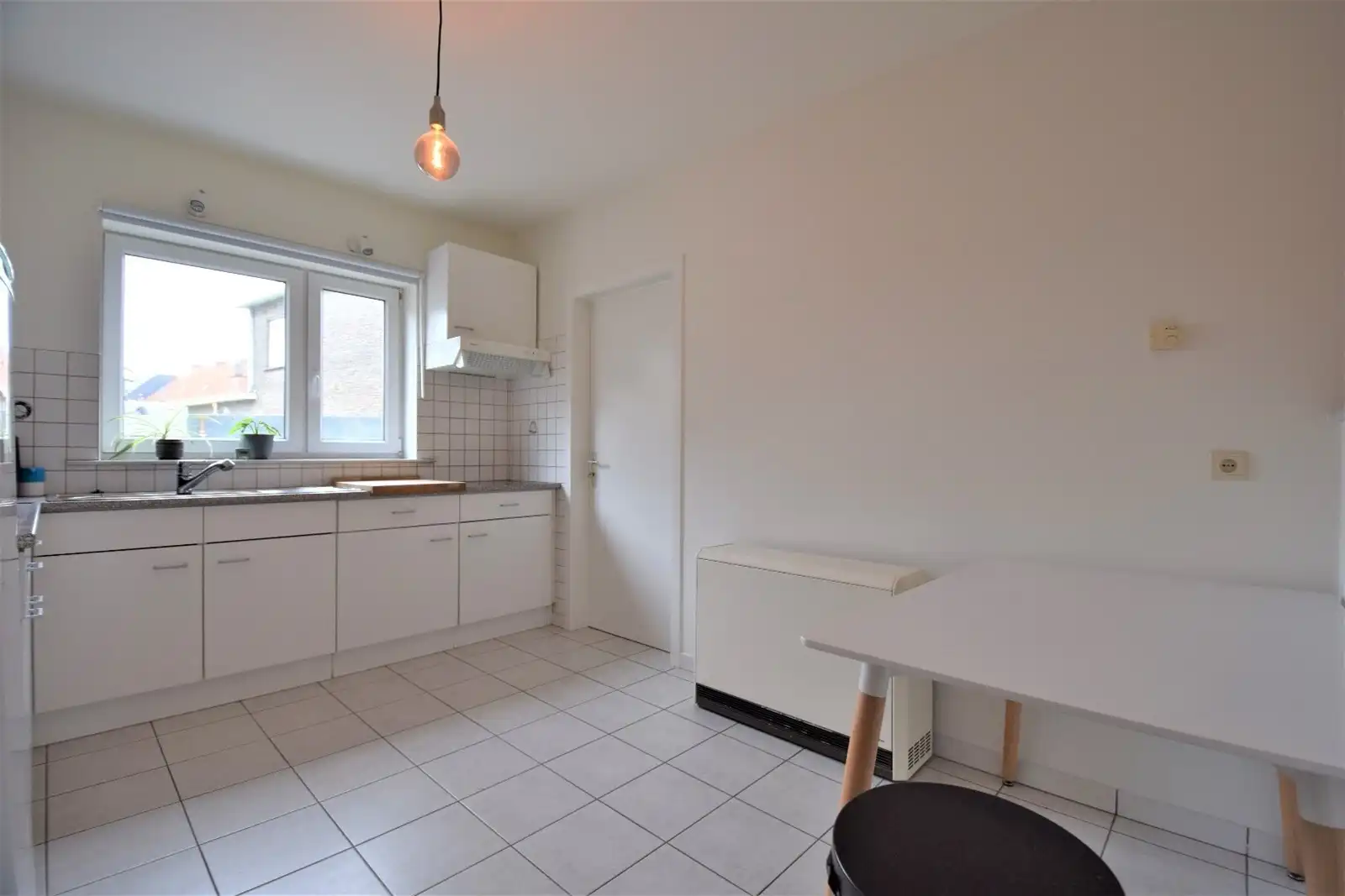 Hoekwoning met drie slaapkamers, tuin en garage foto 5