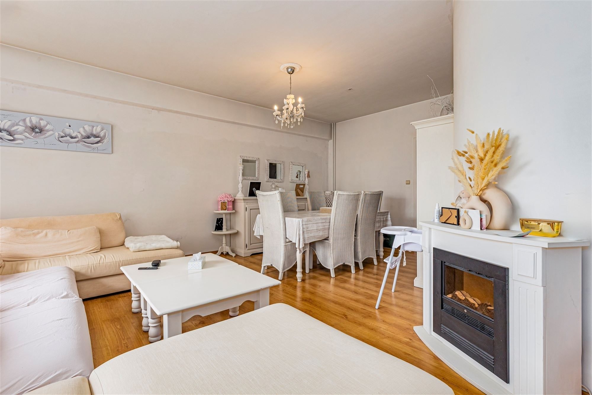 Zeer licht 3 slaapkamer appartement aan Rooseveltplaats en Opera foto {{pictureIndex}}