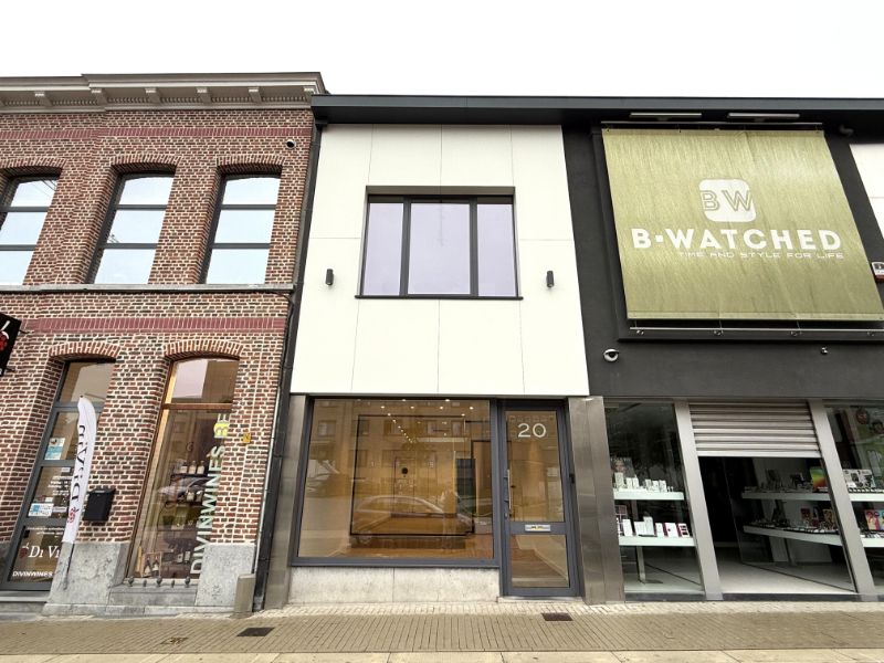 Handelspand of kantoor op toplocatie in de winkelstraat van Temse foto {{pictureIndex}}