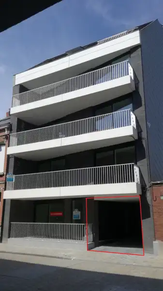 Roeselare, nabij station : Garage te koop in nieuwbouwcomplex met automatische inrijpoort, individuele garagepoort is manueel. foto 5