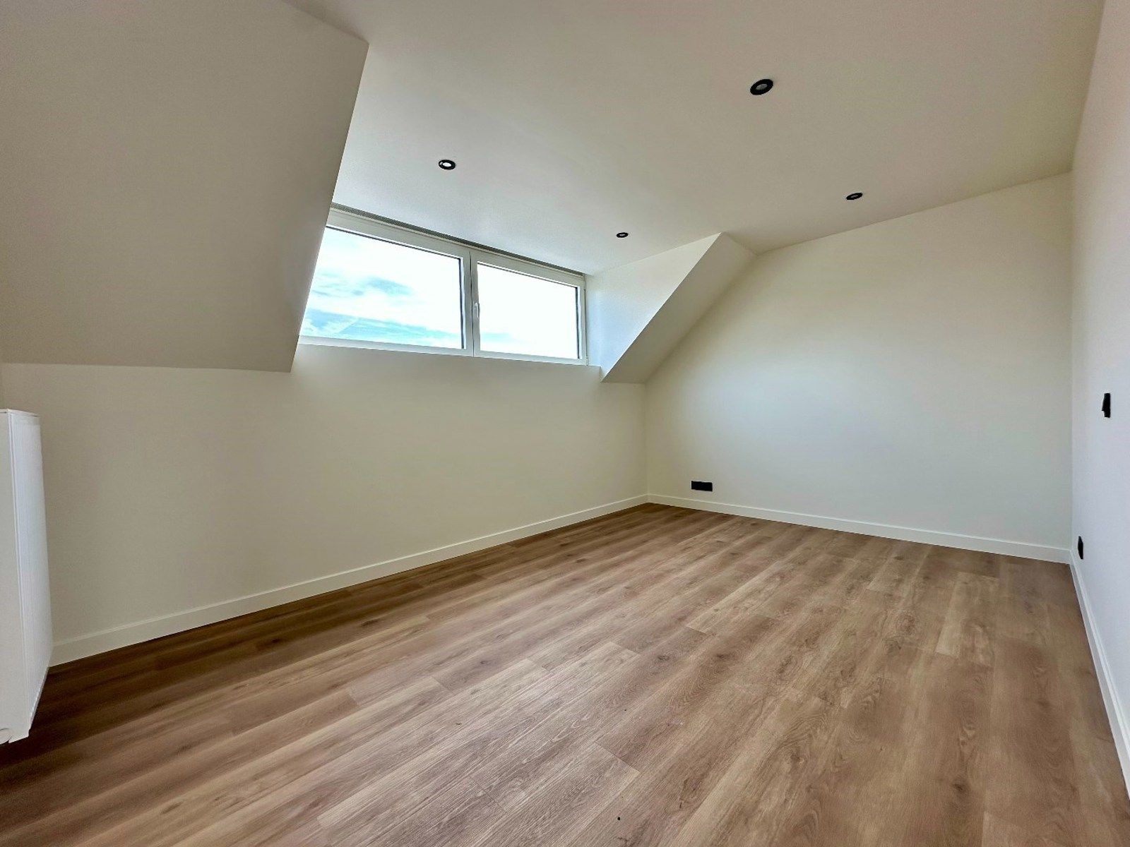 TE KOOP - gerenoveerd appartement met 2 slaapkamers op centrale ligging foto 6