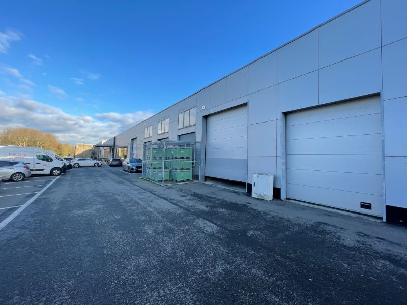 1055m² magazijn incl klein kantoor te huur op toplocatie in Merelbeke foto 4