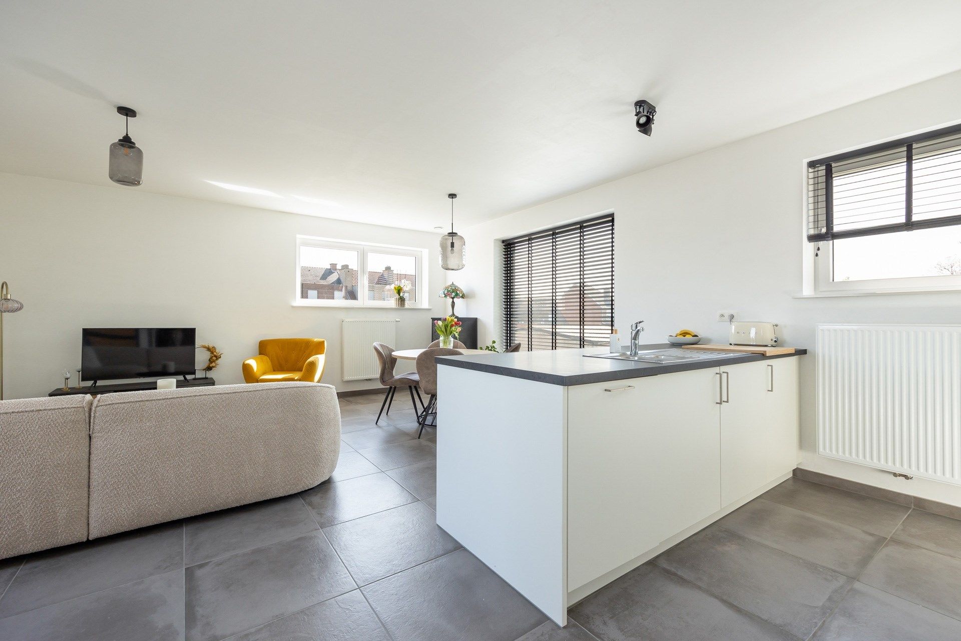 Recent appartement (2020) met 2 slaapkamers en overdekte parkeerplaats foto 4