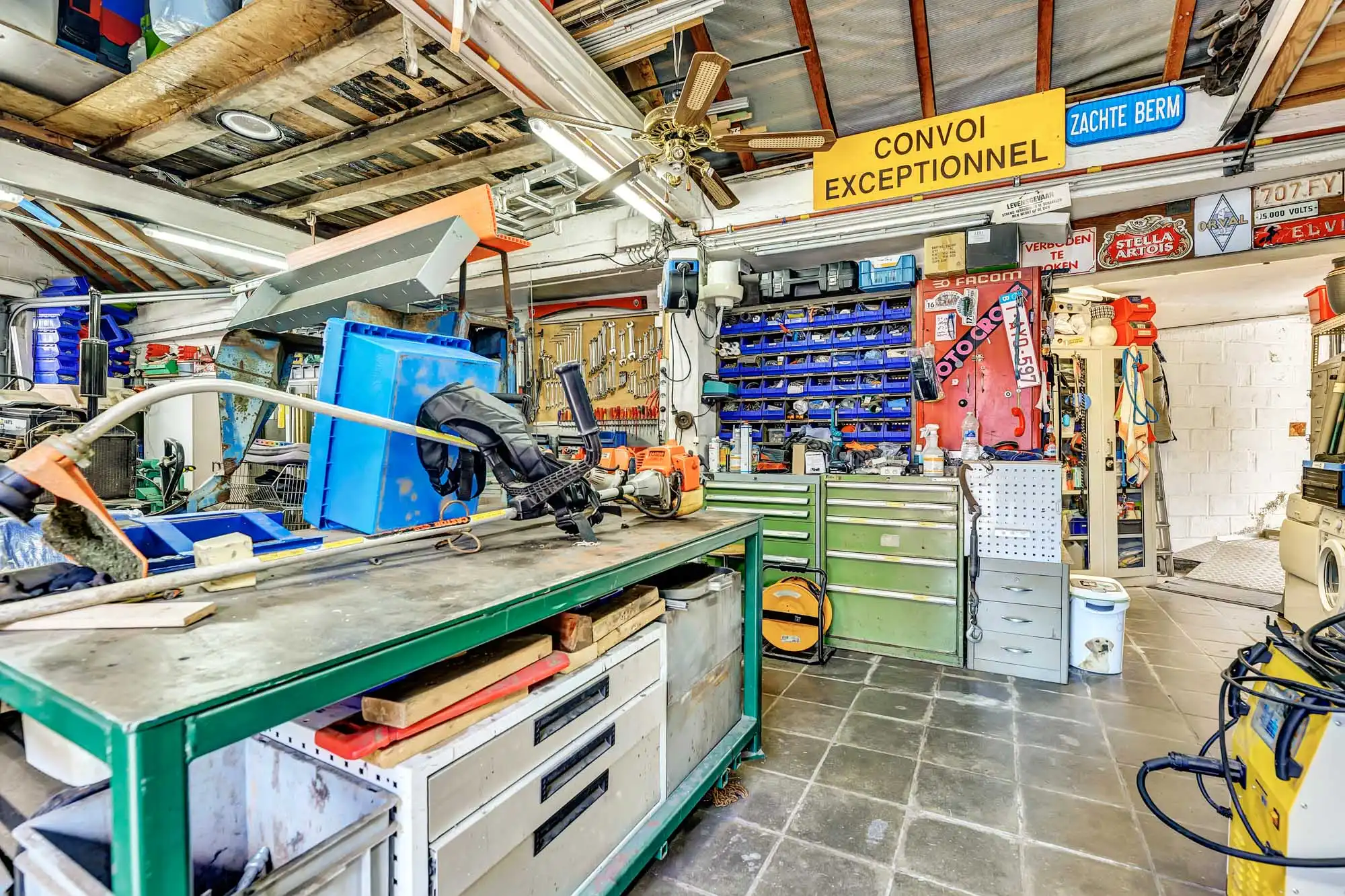 Instapklare woning met ruime garage/opslagplaats foto 11