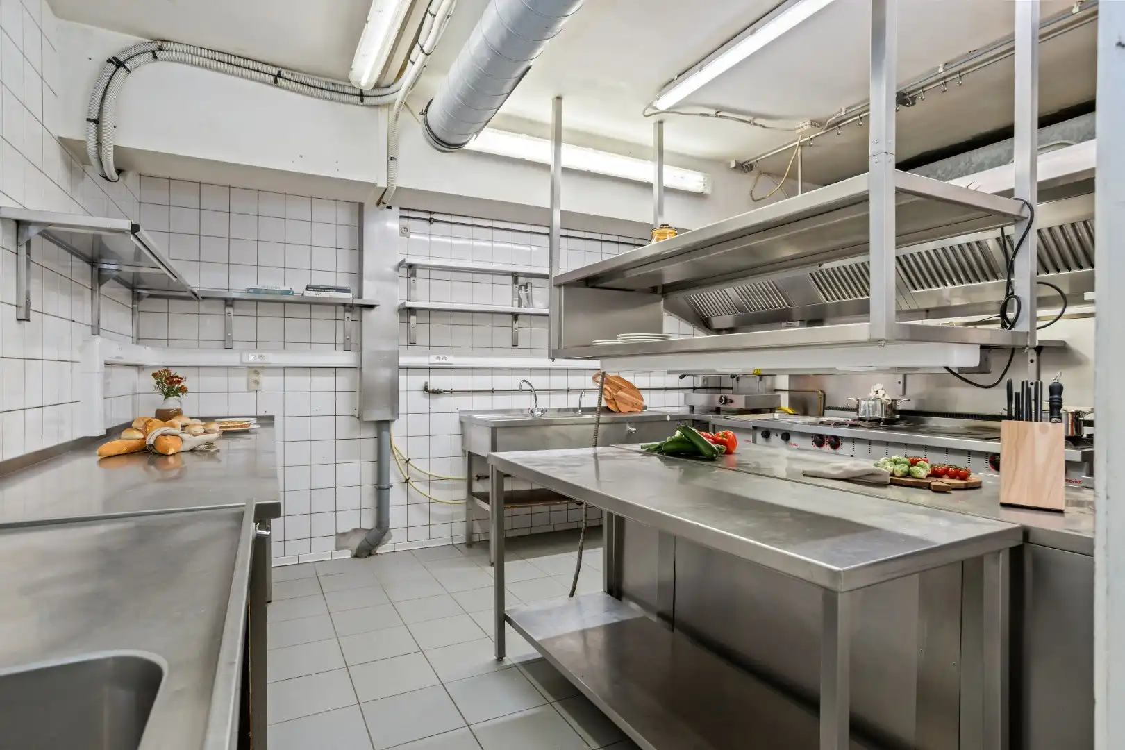 instapklaar (met meubels, keuken, apparatuur etc) restaurant in Knokke Het Zoute (Knokke) De Wielingen 5 te huur foto 15