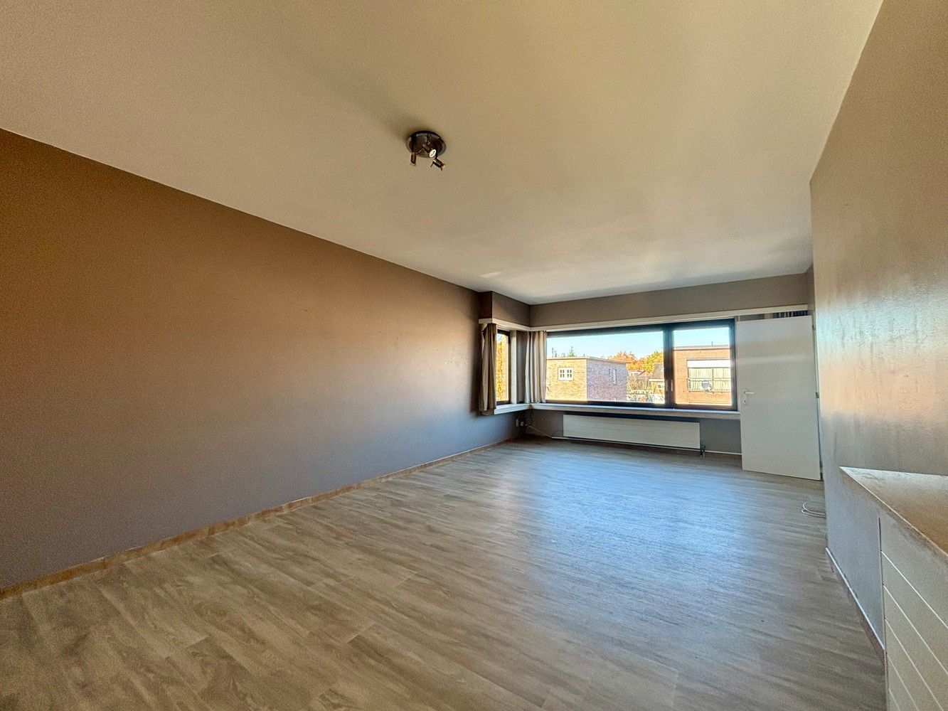 Appartement op de 2de verdieping met 3 slaapkamers, ruim terras en garagebox in het centrum van Ranst! foto 4