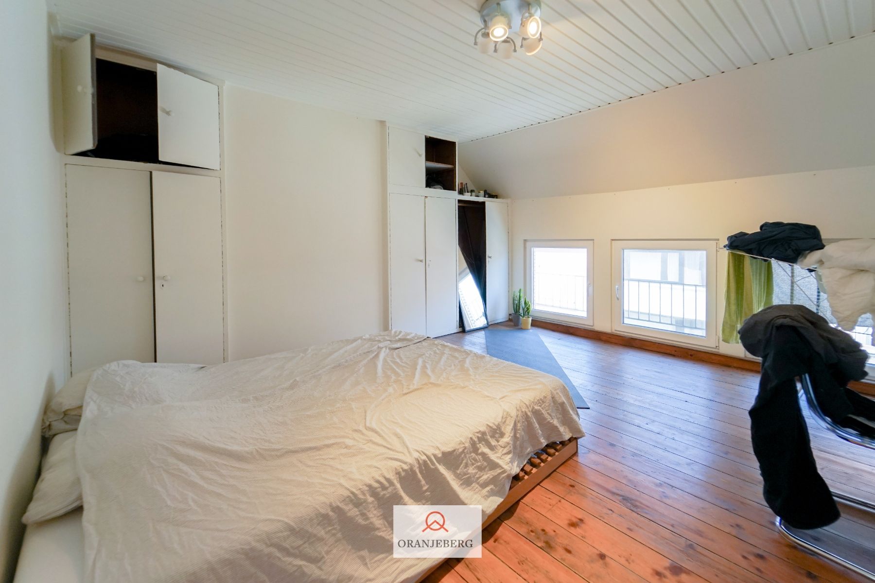 Ruime gerenoveerde burgerwoning nabij de Visserij foto 27