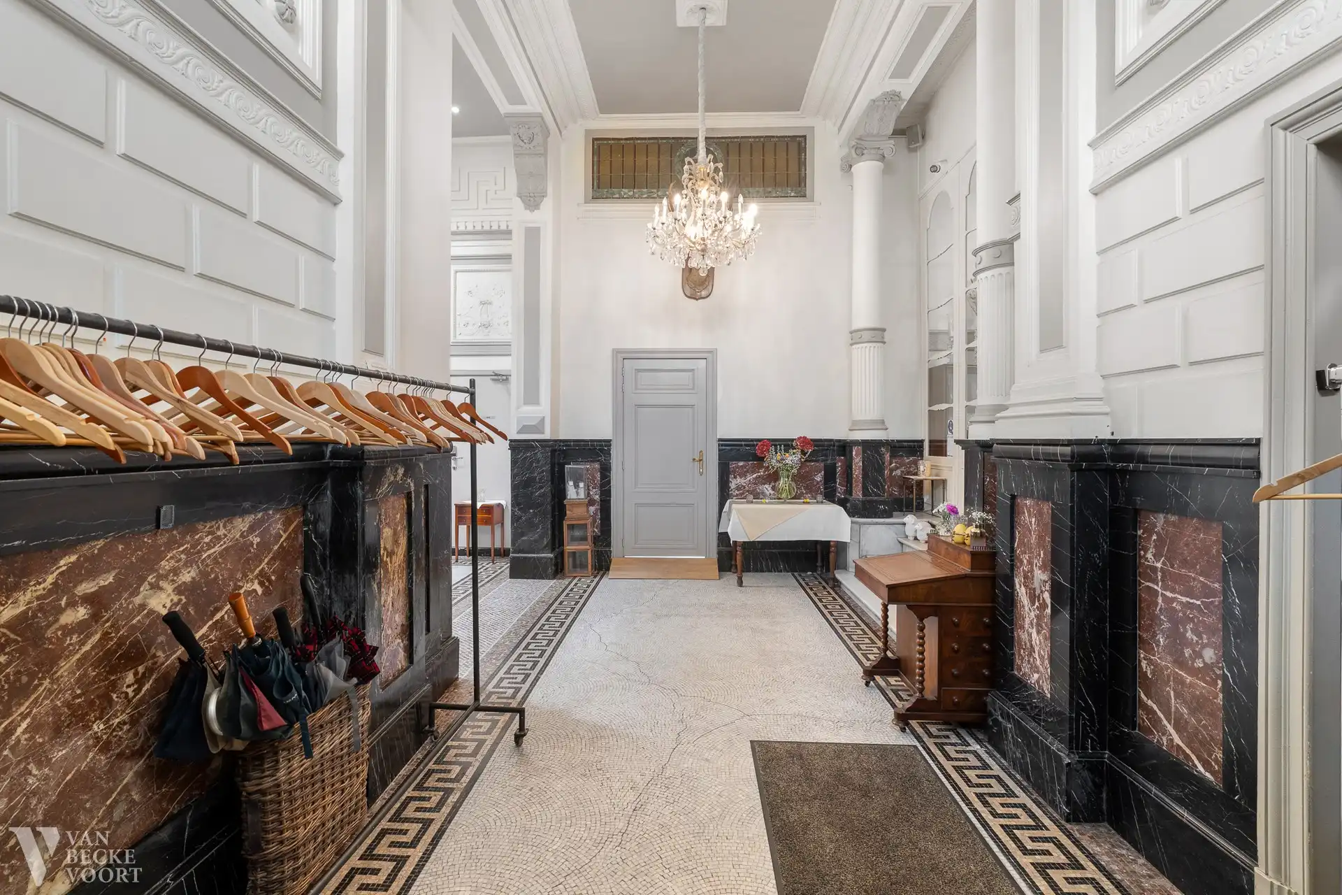 Imposant herenhuis met feestzaal foto 16