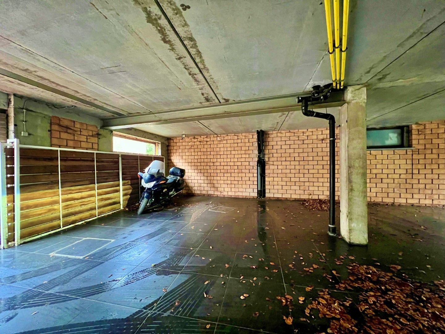 2-slaapkamer appartement met 2 overdekte staanplaatsen foto 17