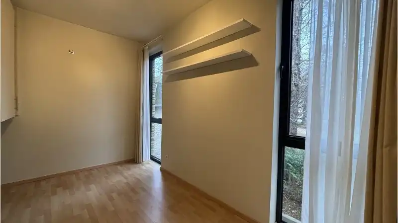 Comfortabel en lichtrijk 2-slaapkamerappartement met TERRAS te huur in Brugge foto 7