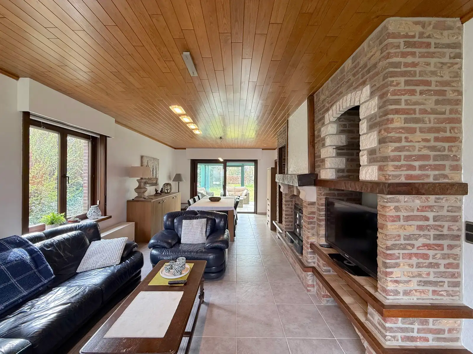Villa met 4 slaapkamers, bijgebouw en zongerichte tuin foto 4