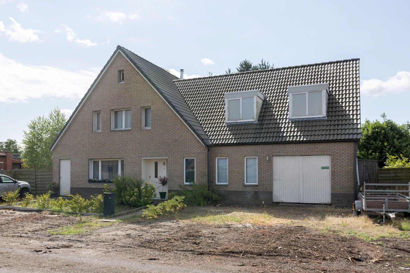 Ruime woning op een prachtig perceel te koop! foto {{pictureIndex}}