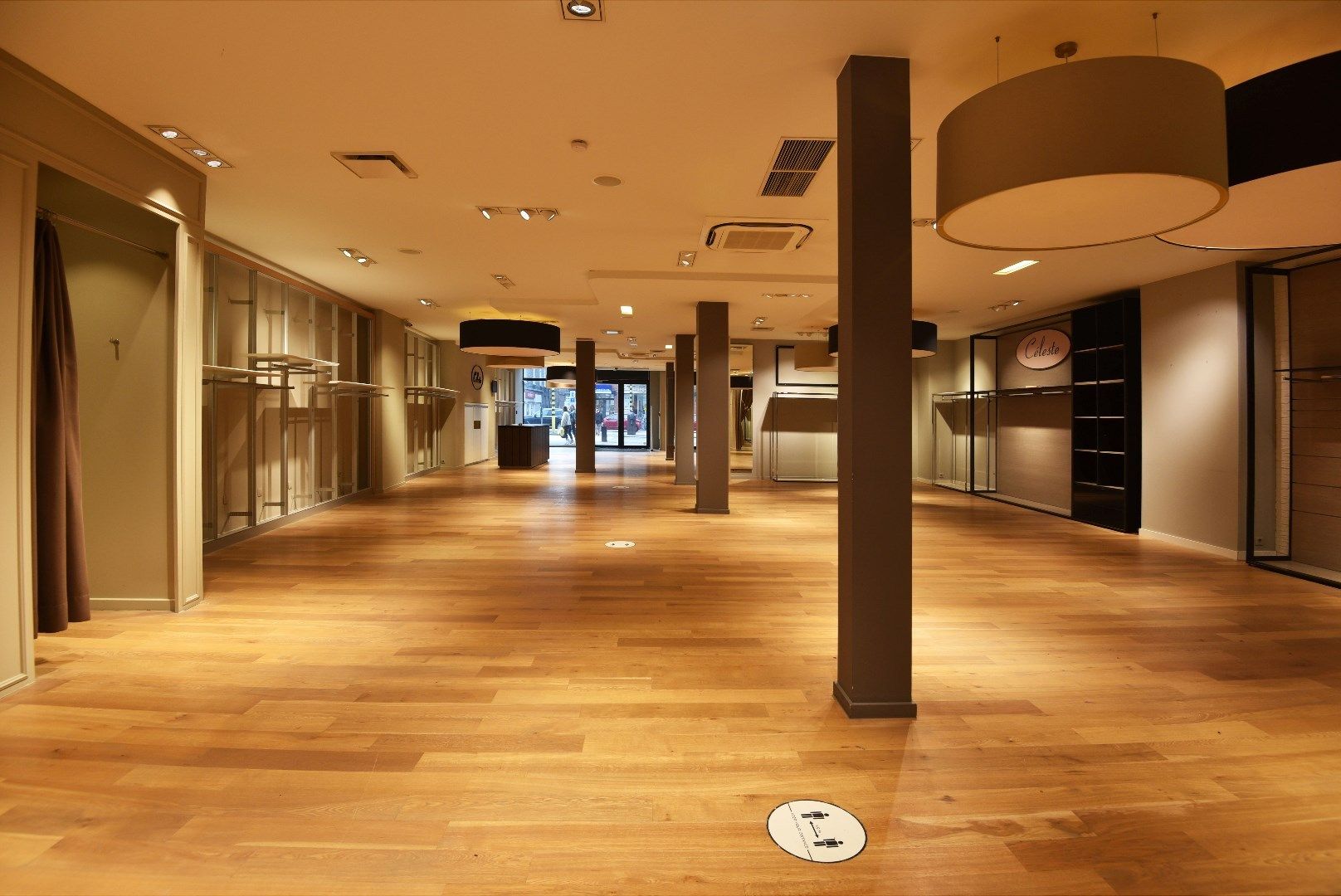 Instapklaar handelspand op commerciële topligging te Eeklo centrum foto 6