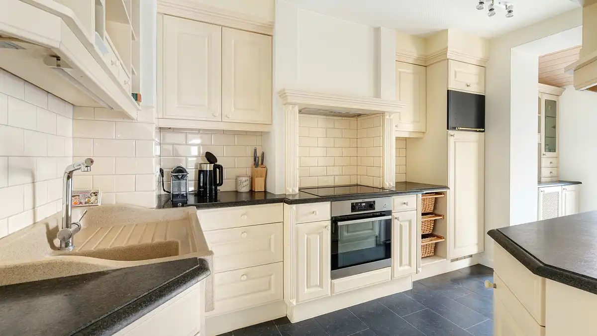 Subliem gerenoveerde koppelvilla op 150m van het strand te koop! foto 15