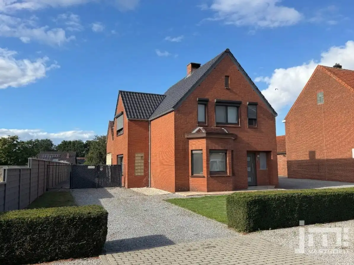 Hoofdfoto van de publicatie: Ruime woning met aparte garage en afgesloten tuin