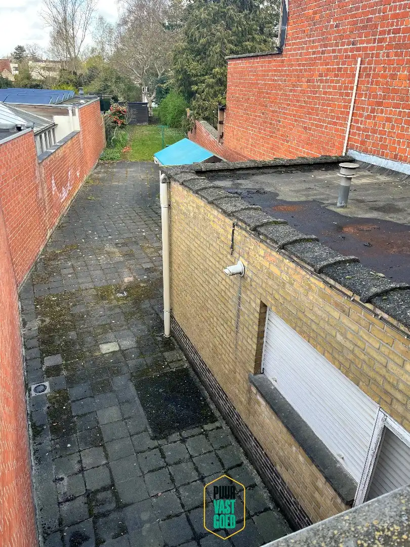 Vlot bereikbare en degelijke woning met tuin, garage en dubbele oprit. foto 3