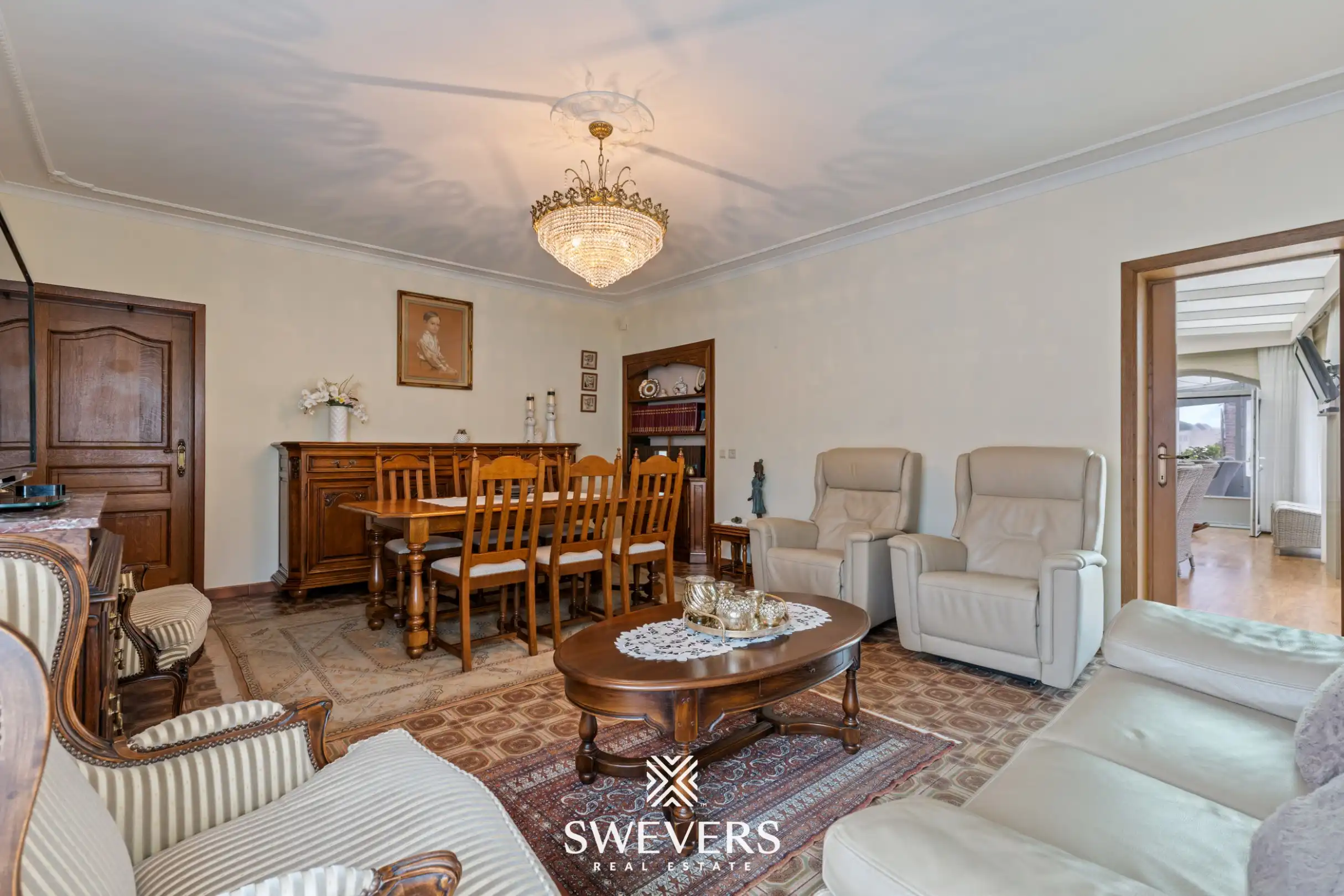 Royale kangoeroewoning met zwembad en dubbele garage foto 8