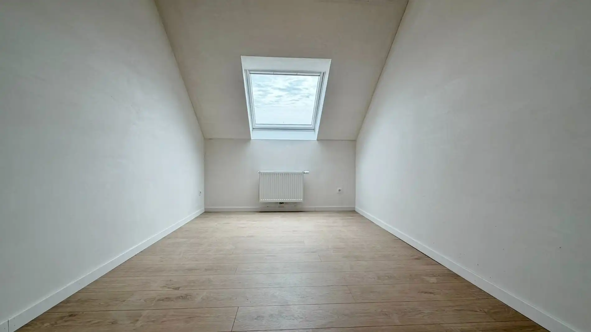 Energiezuinige instapklare bel-étagewoning met garage en tuin, rustig en heel centraal gelegen ( 6% BTW )  foto 8