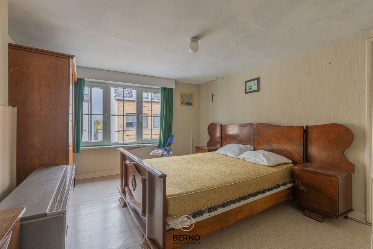 Renovatiewoning met garage en mooie tuin foto 9