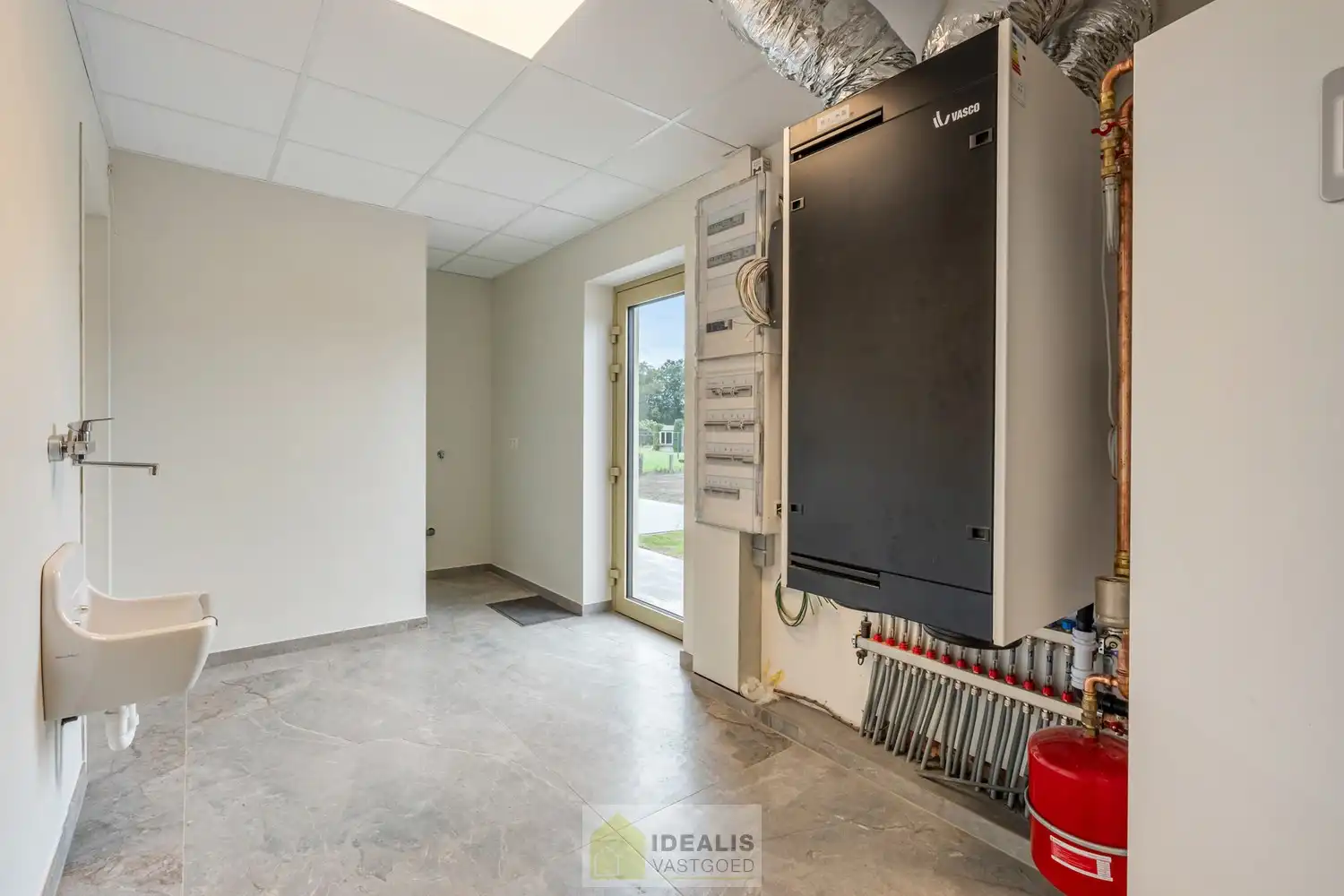 Schitterend volledig vernieuwde woning met 3 ruime slaapkamers foto 21