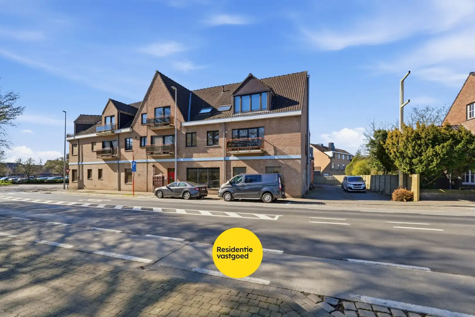 Te koop: Ruim handelspand met uitstekende visibiliteit in het centrum van Torhout foto 6