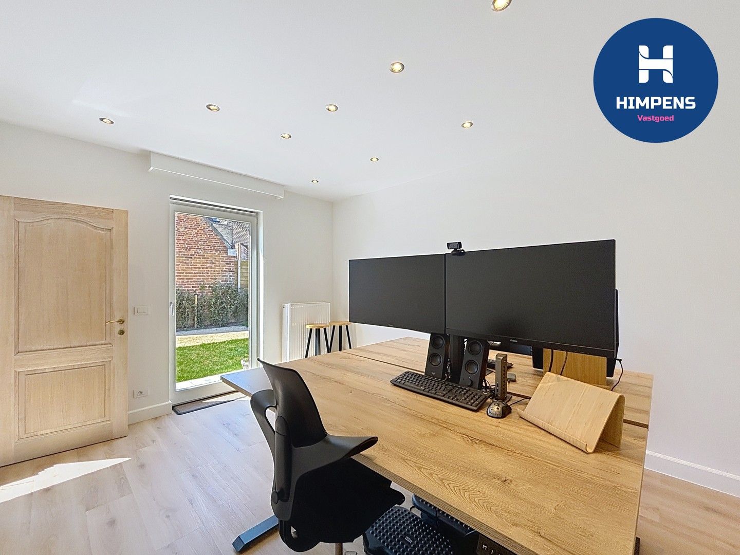 Instapklare gezinswoning met 5 slaapkamers, bureau met aparte ingang en grote tuin vlakbij de duinen foto 11