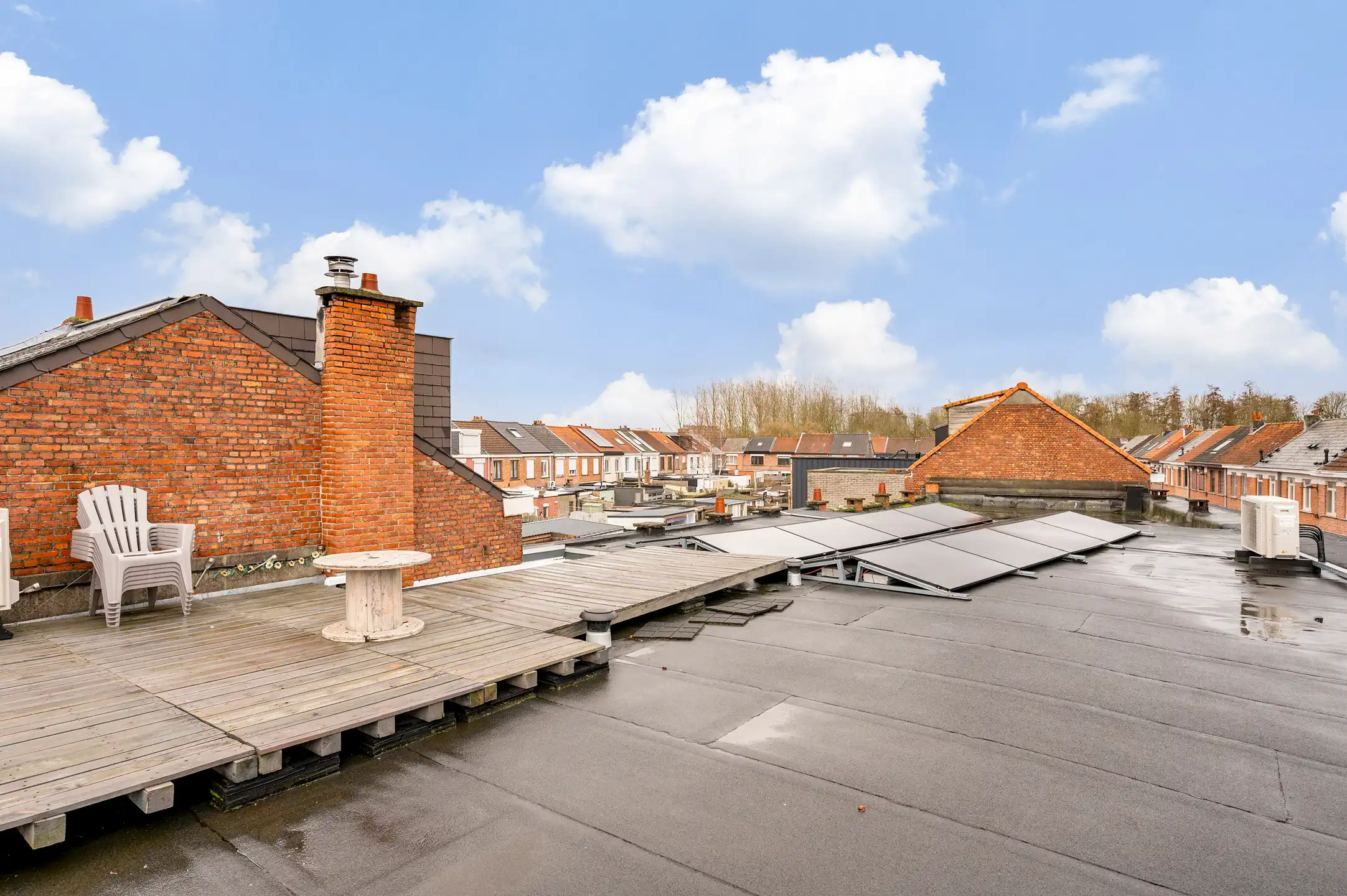 Zeer ruime en rustig gelegen met 3 slaapkamers en grote polyvalente ruimte. foto 17