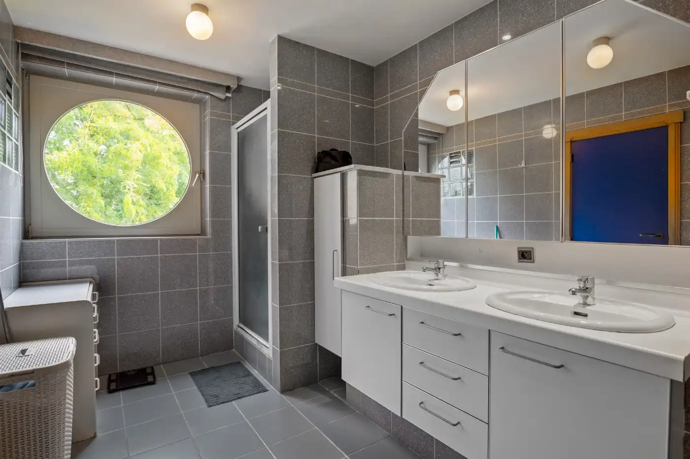 Vrijstaande architectenwoning met 5 slpk., atelier en dubbele garage op ruim perceel met zicht op de velden foto 19