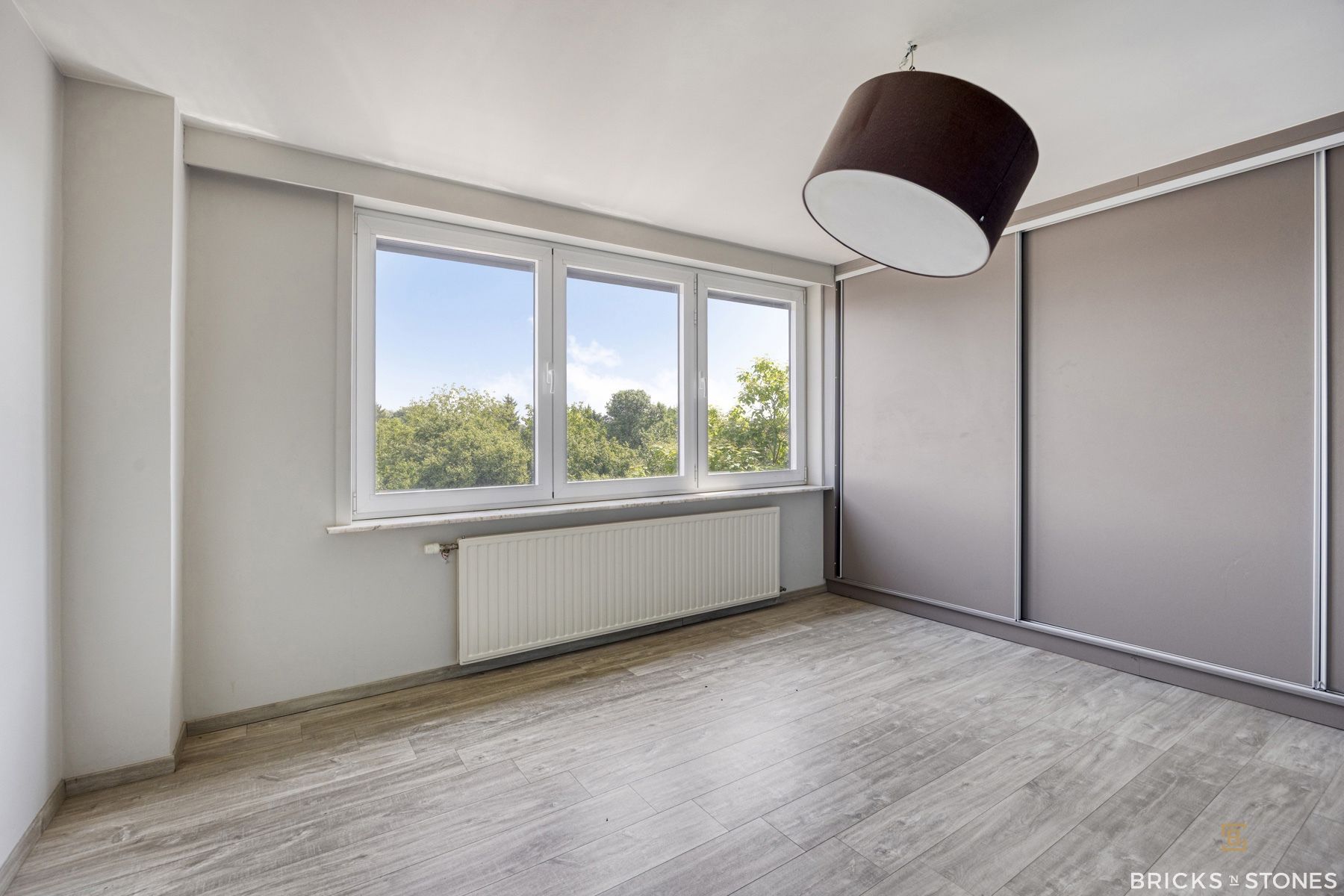 Instapklare woning met riante handelsruimte! foto 17