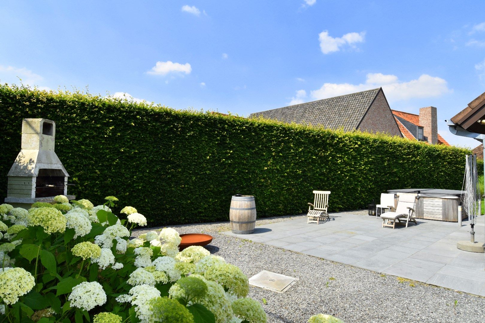 Villa met 4 slaapkamers, bijgebouw én tuin met landelijk zicht te Gullegem foto 17