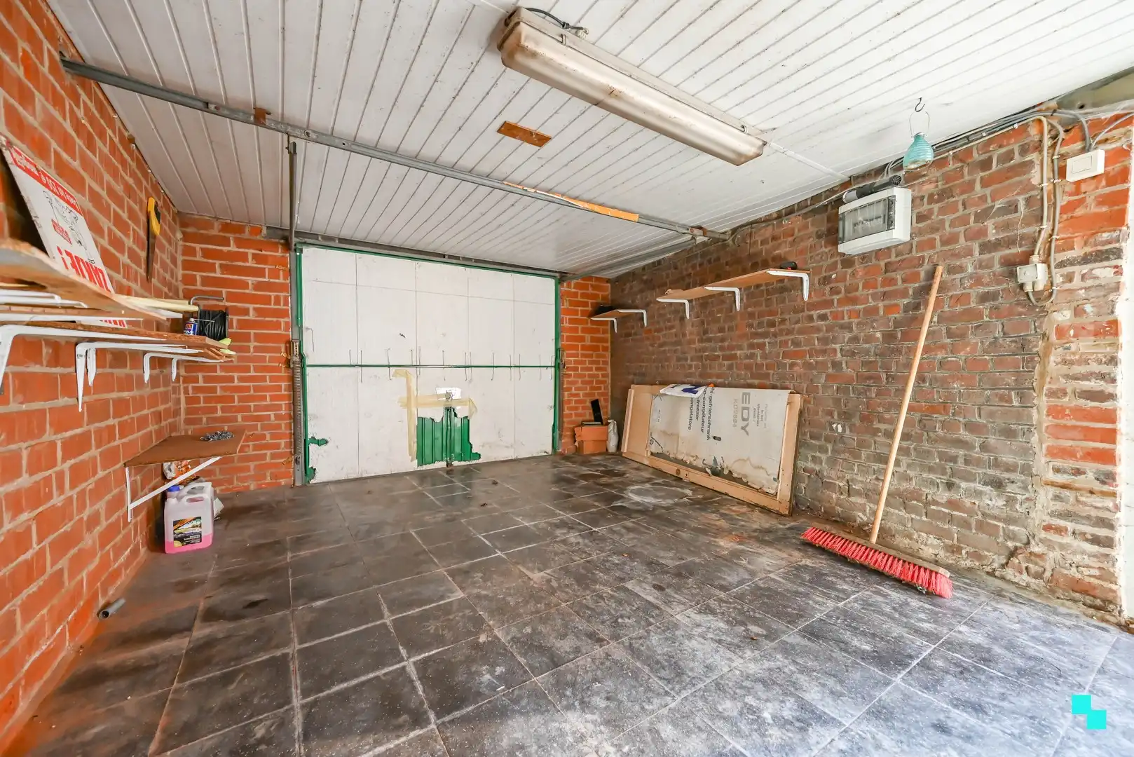 Te renoveren ééngezinswoning met garage te Izegem foto 14
