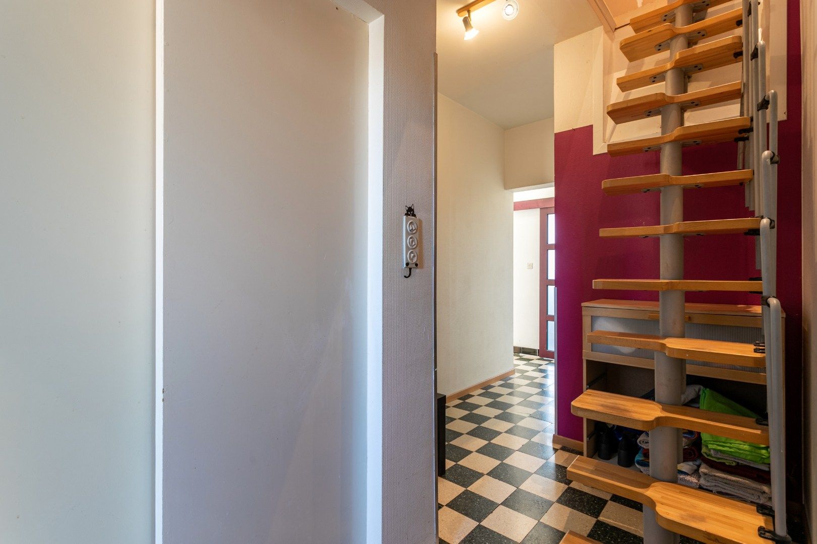 App 200m² met 3 slpks, terras en autostaanplaats te Halle foto 5