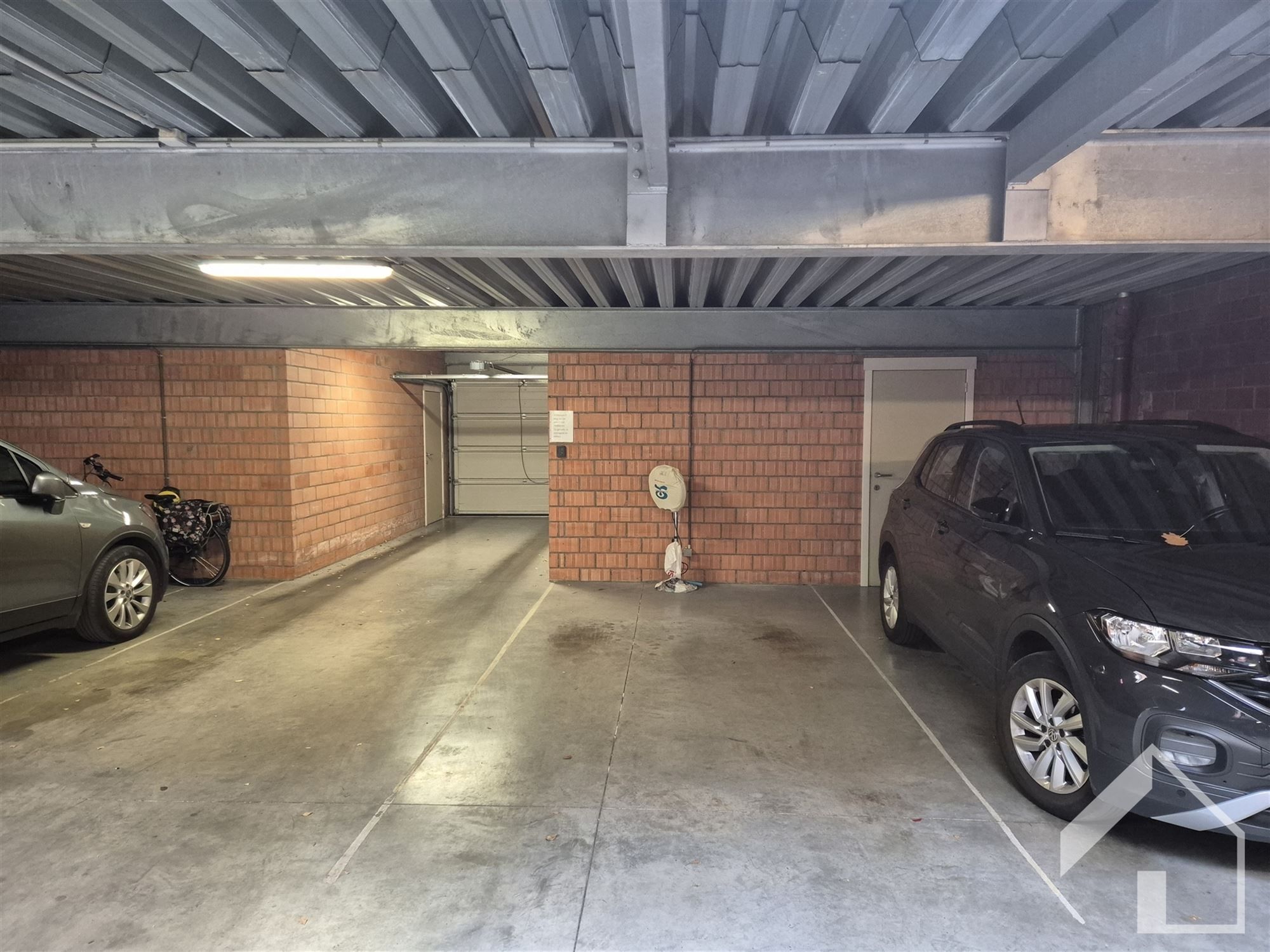 Appartement 3de verdieping, 2 slaapkamers, Lift en autostaanplaats foto 14